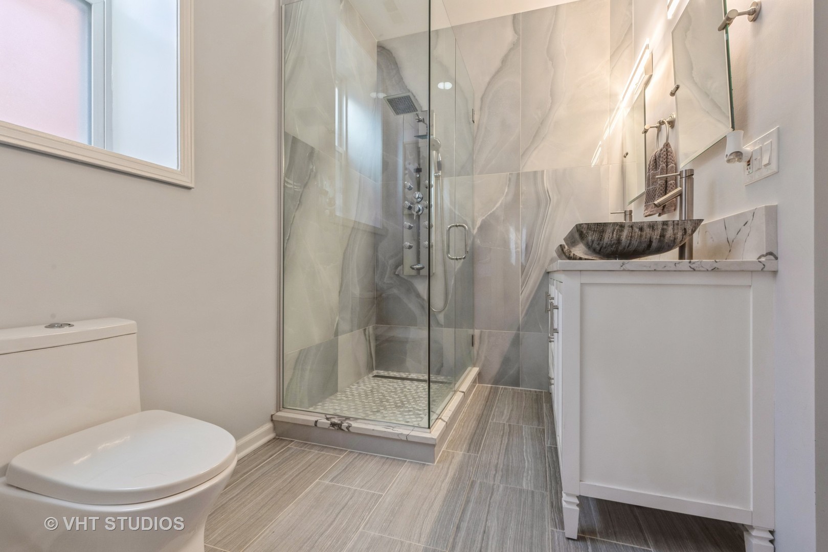 2237 W MEDILL Avenue Unit: 2