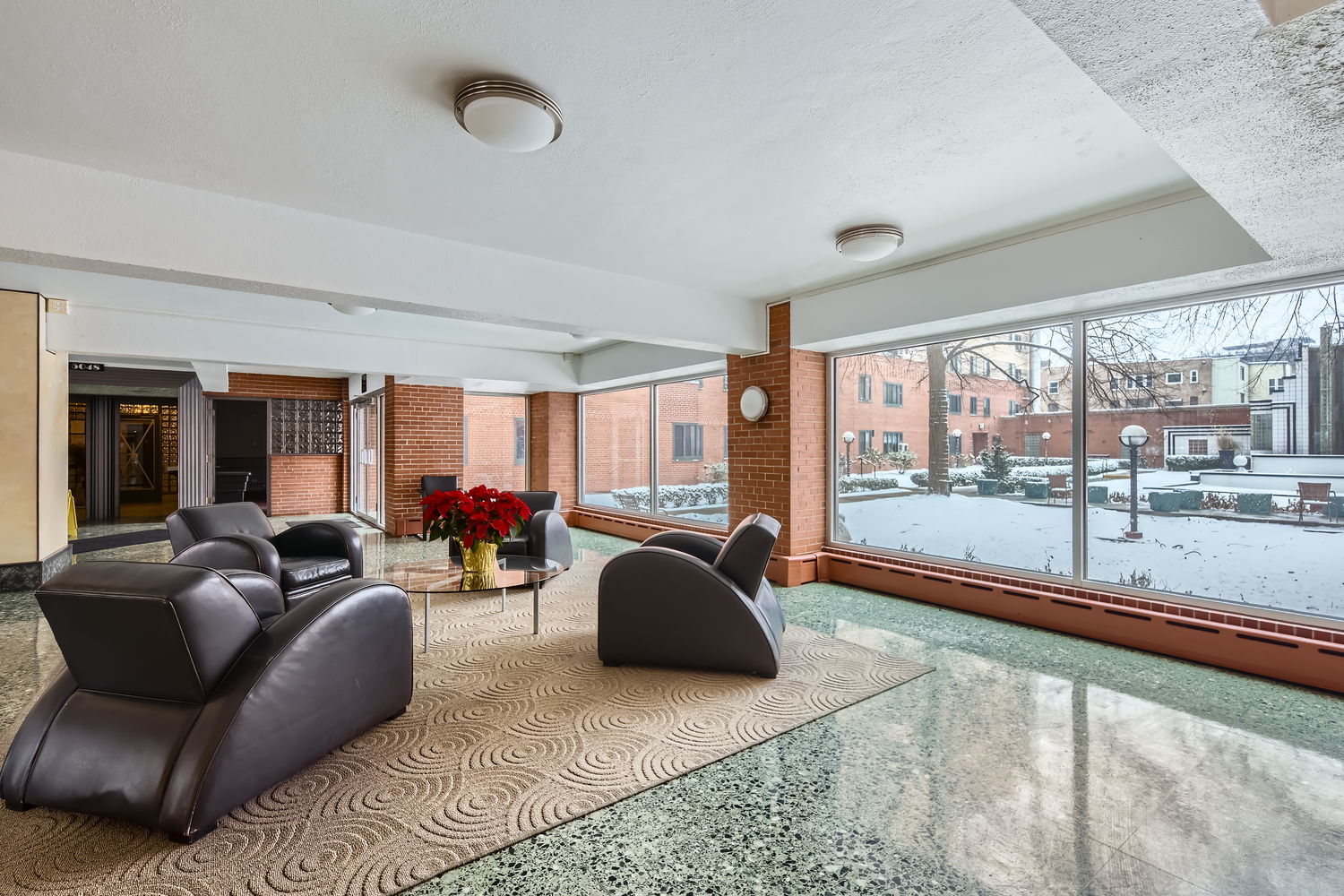 5052 N Marine Drive Unit: D1