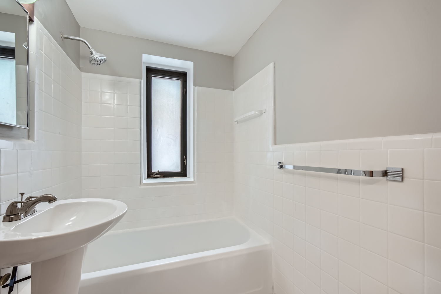 5052 N Marine Drive Unit: D1