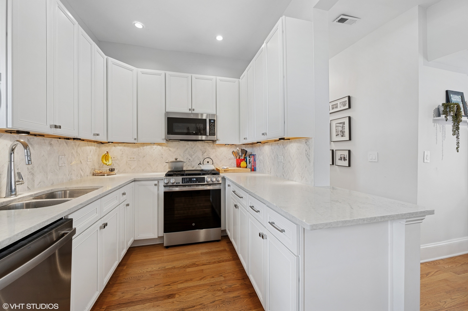 733 W Waveland Avenue Unit: 1