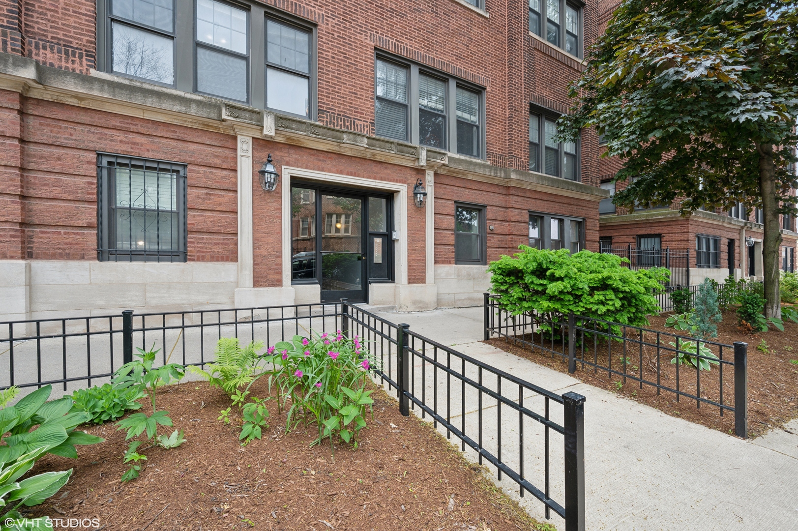 733 W Waveland Avenue Unit: 1