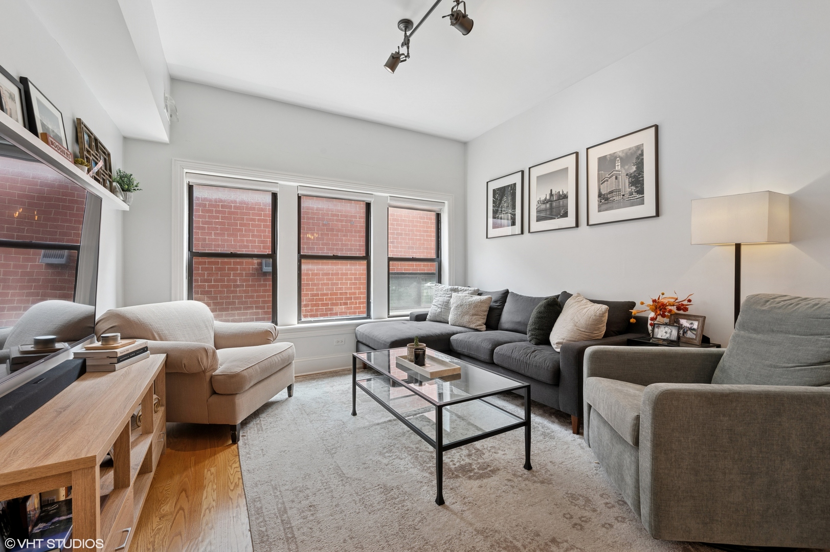 733 W Waveland Avenue Unit: 1