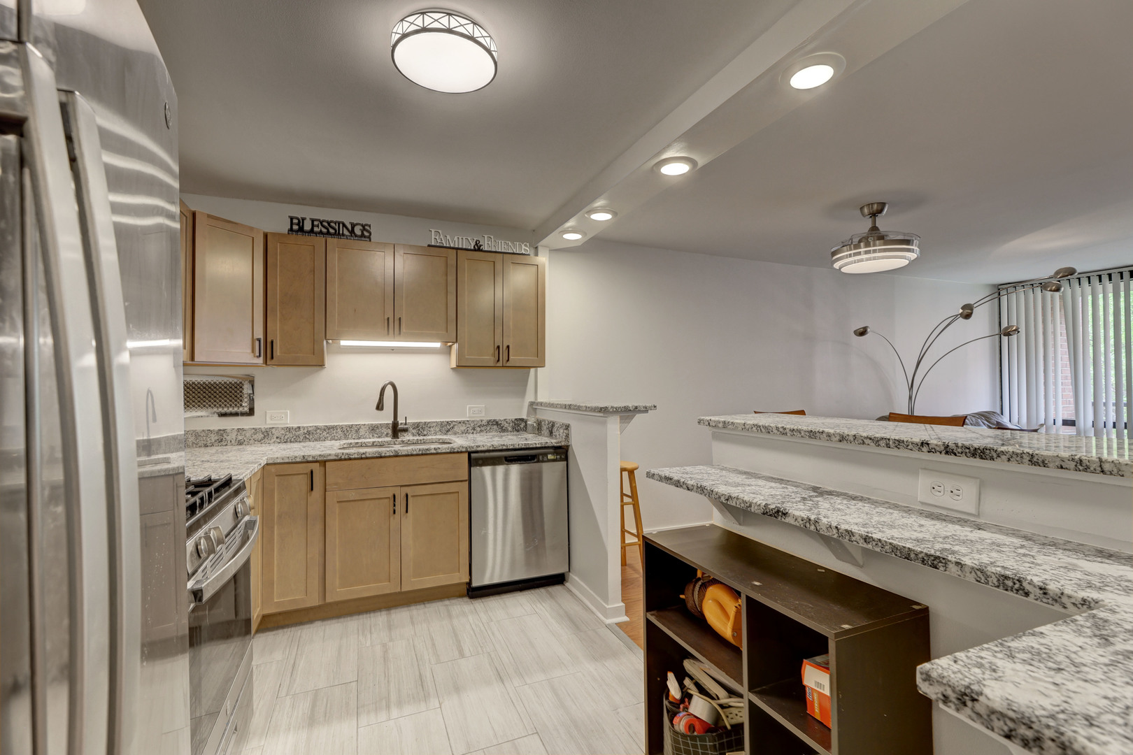 2941 S Michigan Avenue Unit: 305