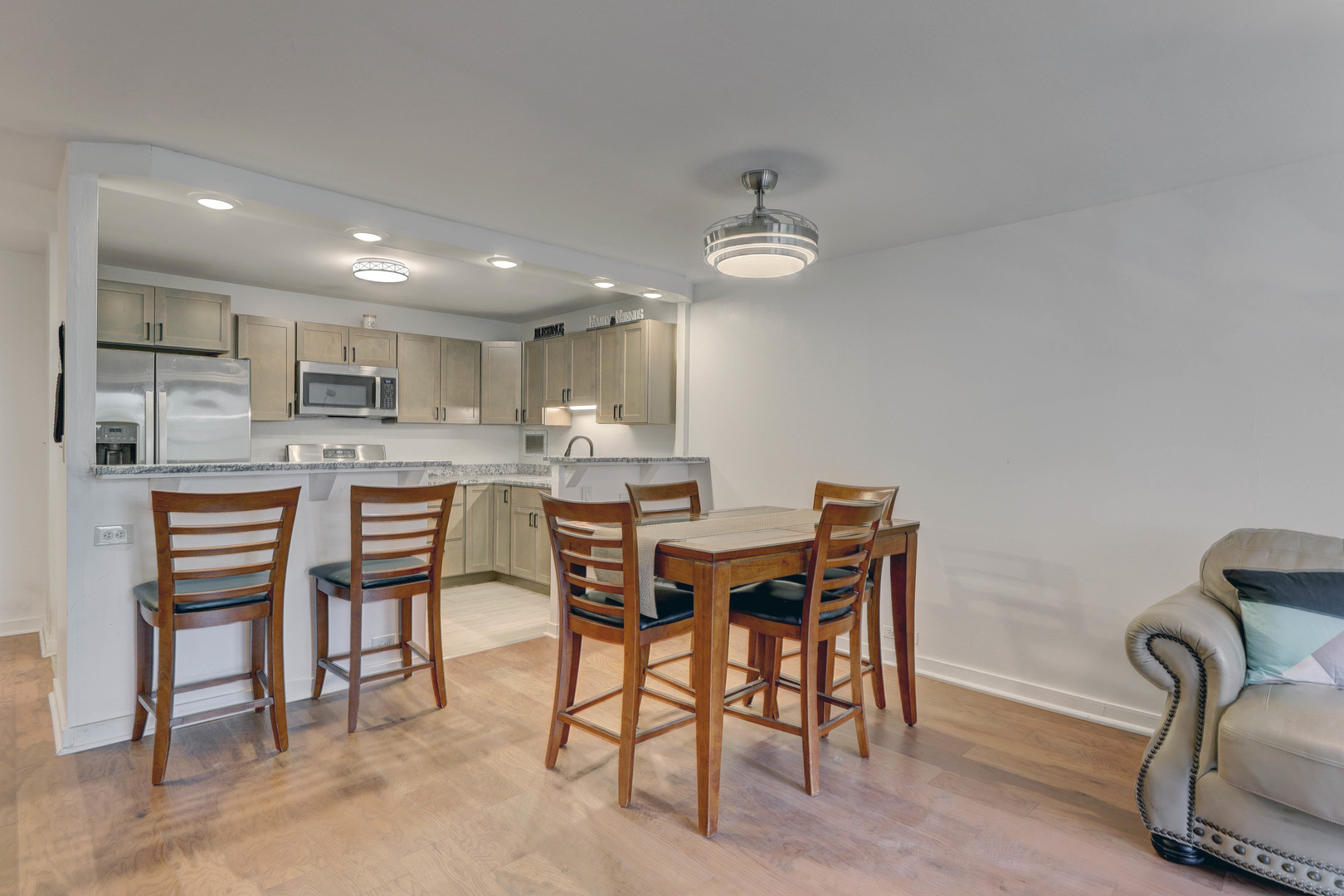 2941 S Michigan Avenue Unit: 305