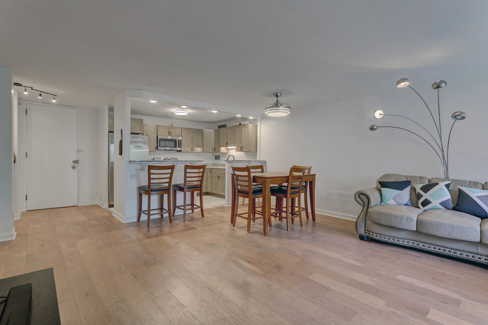 2941 S Michigan Avenue Unit: 305