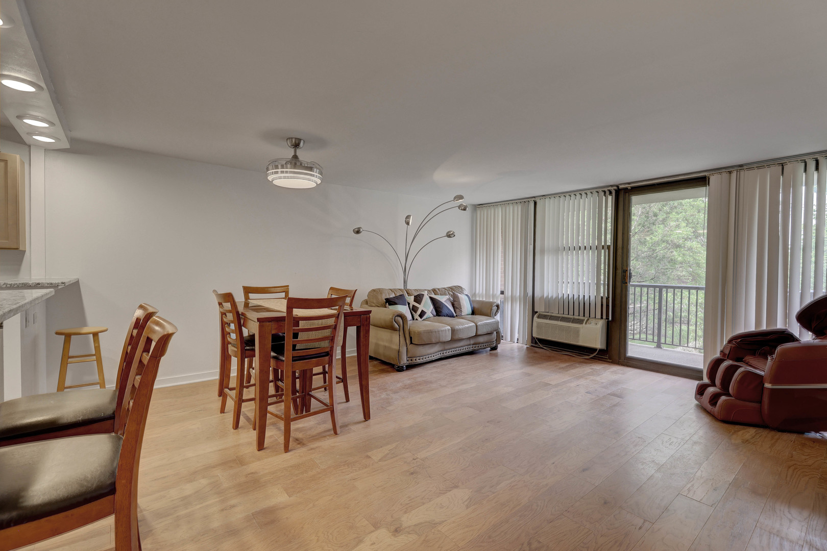 2941 S Michigan Avenue Unit: 305