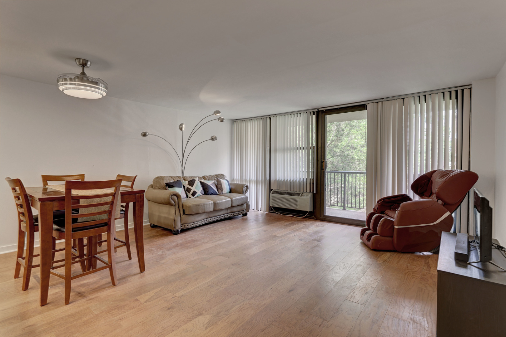 2941 S Michigan Avenue Unit: 305