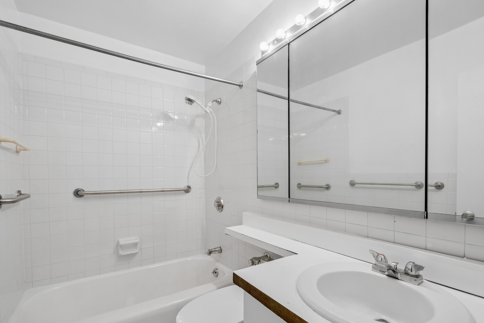 3600 N Lake Shore Drive Unit: 523