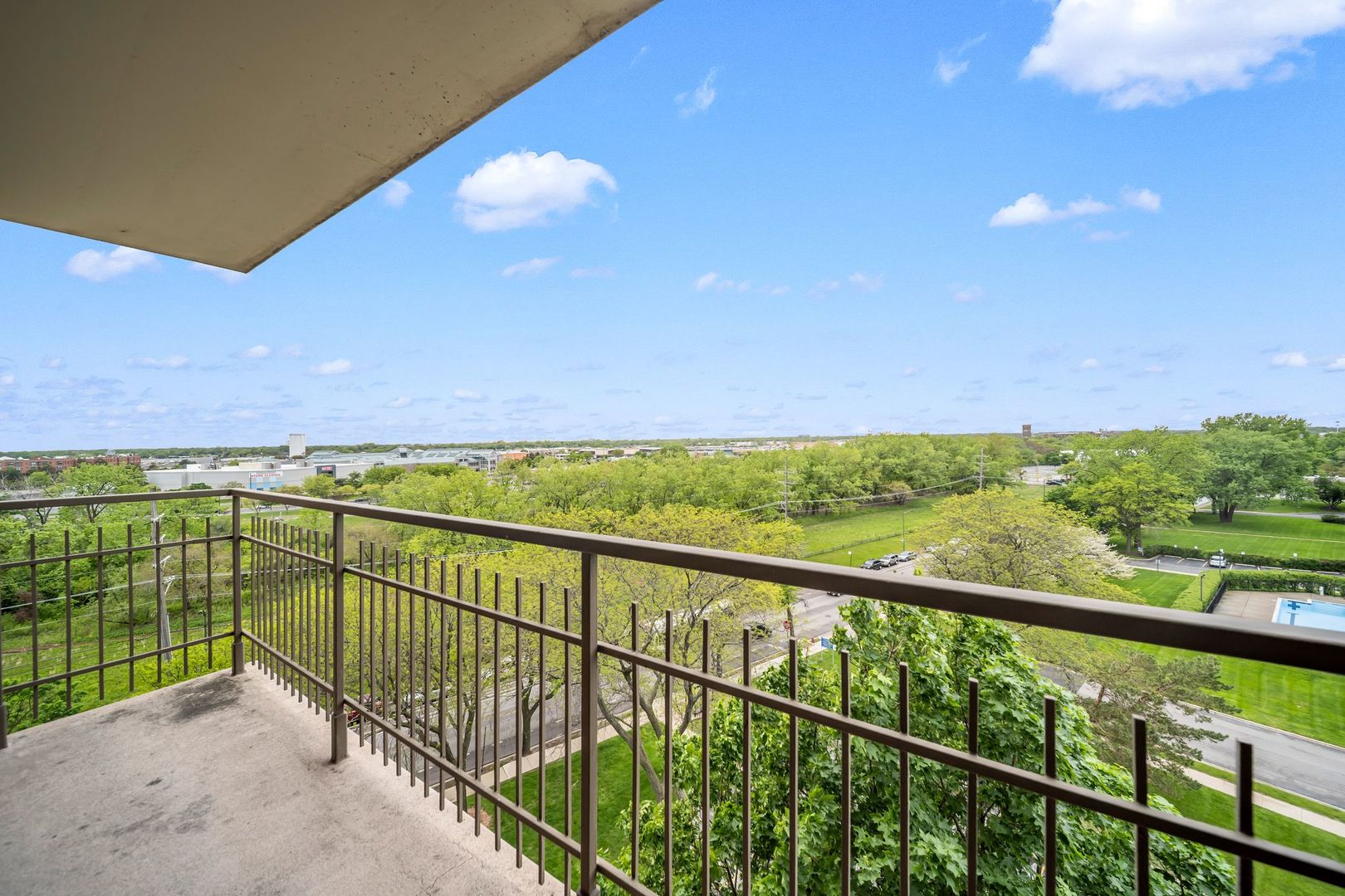 7033 N KEDZIE Avenue Unit: 815