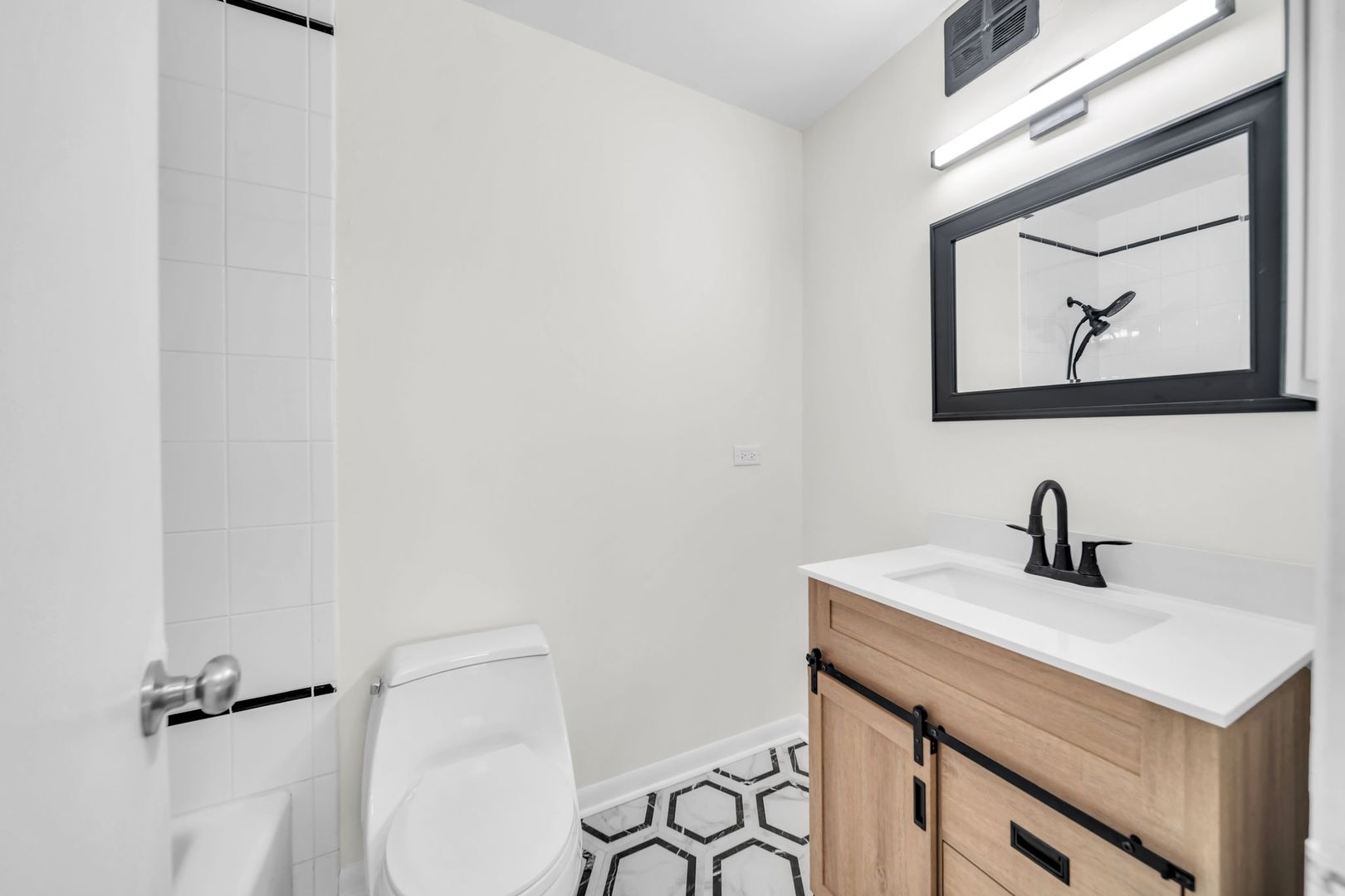 7033 N KEDZIE Avenue Unit: 815
