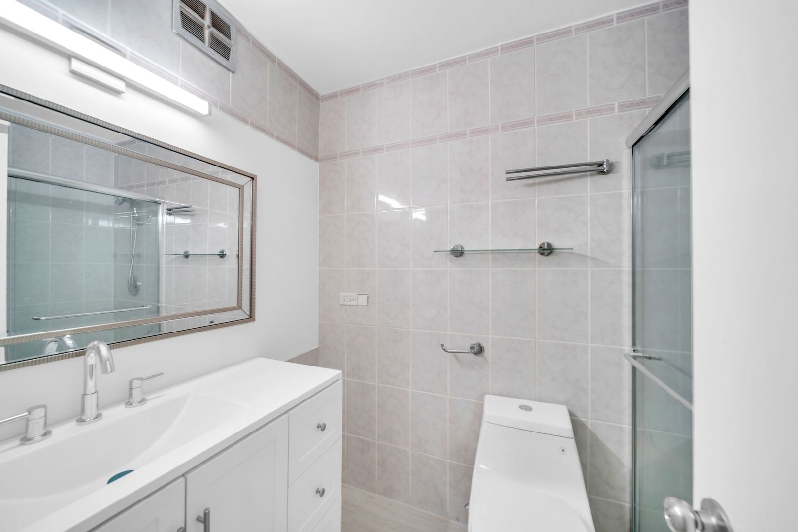 7033 N KEDZIE Avenue Unit: 815