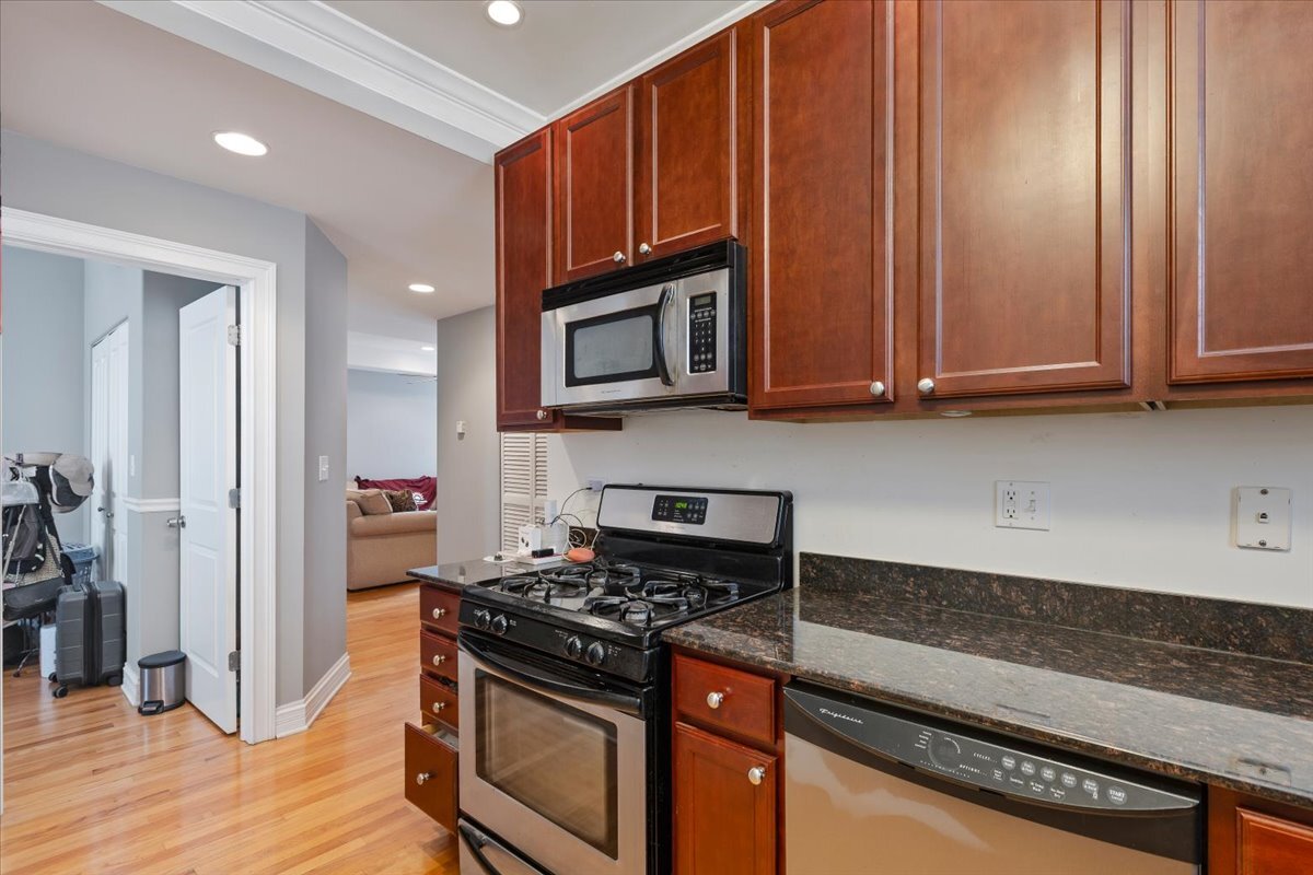 7050 N Damen Avenue Unit: 3S