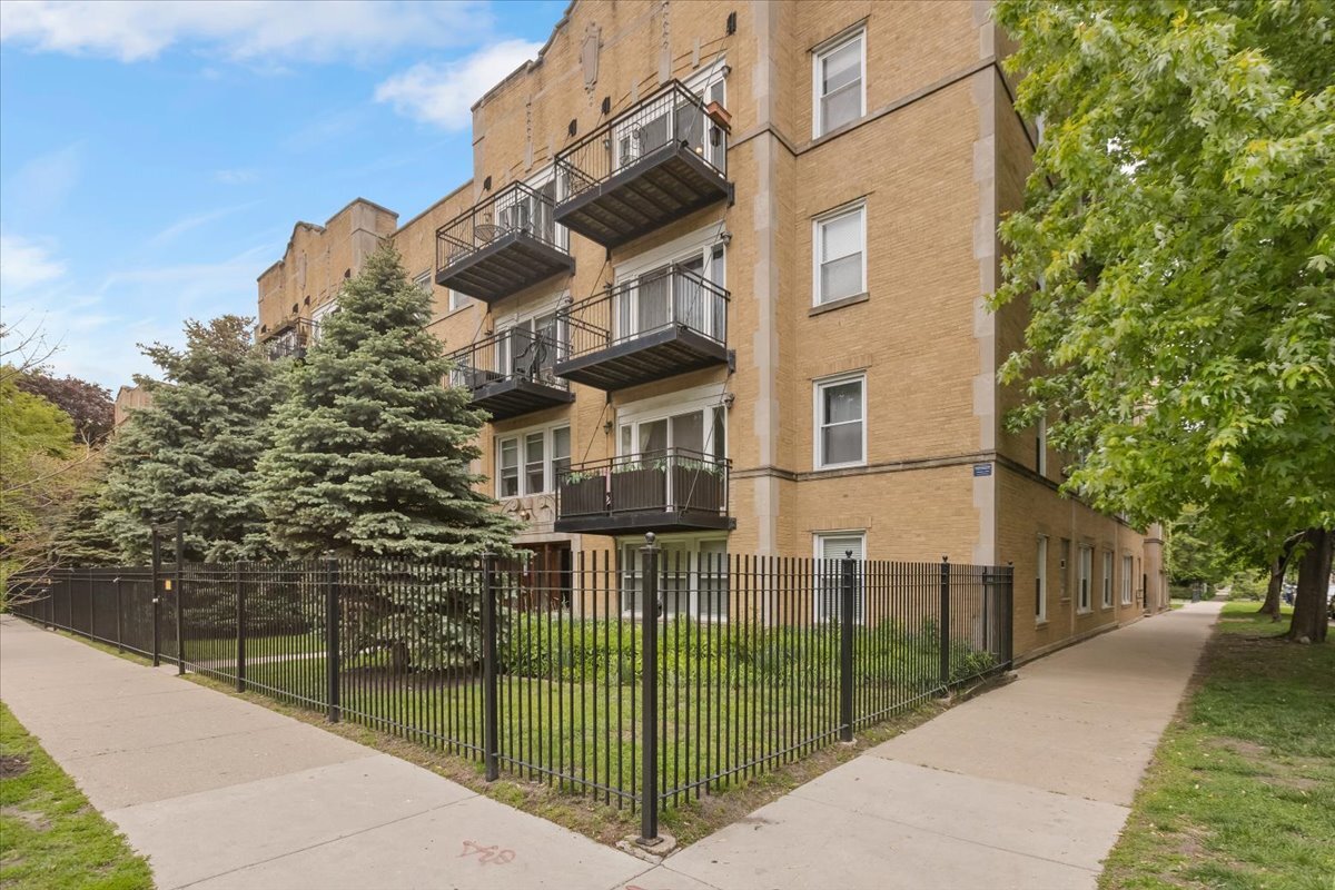 7050 N Damen Avenue Unit: 3S