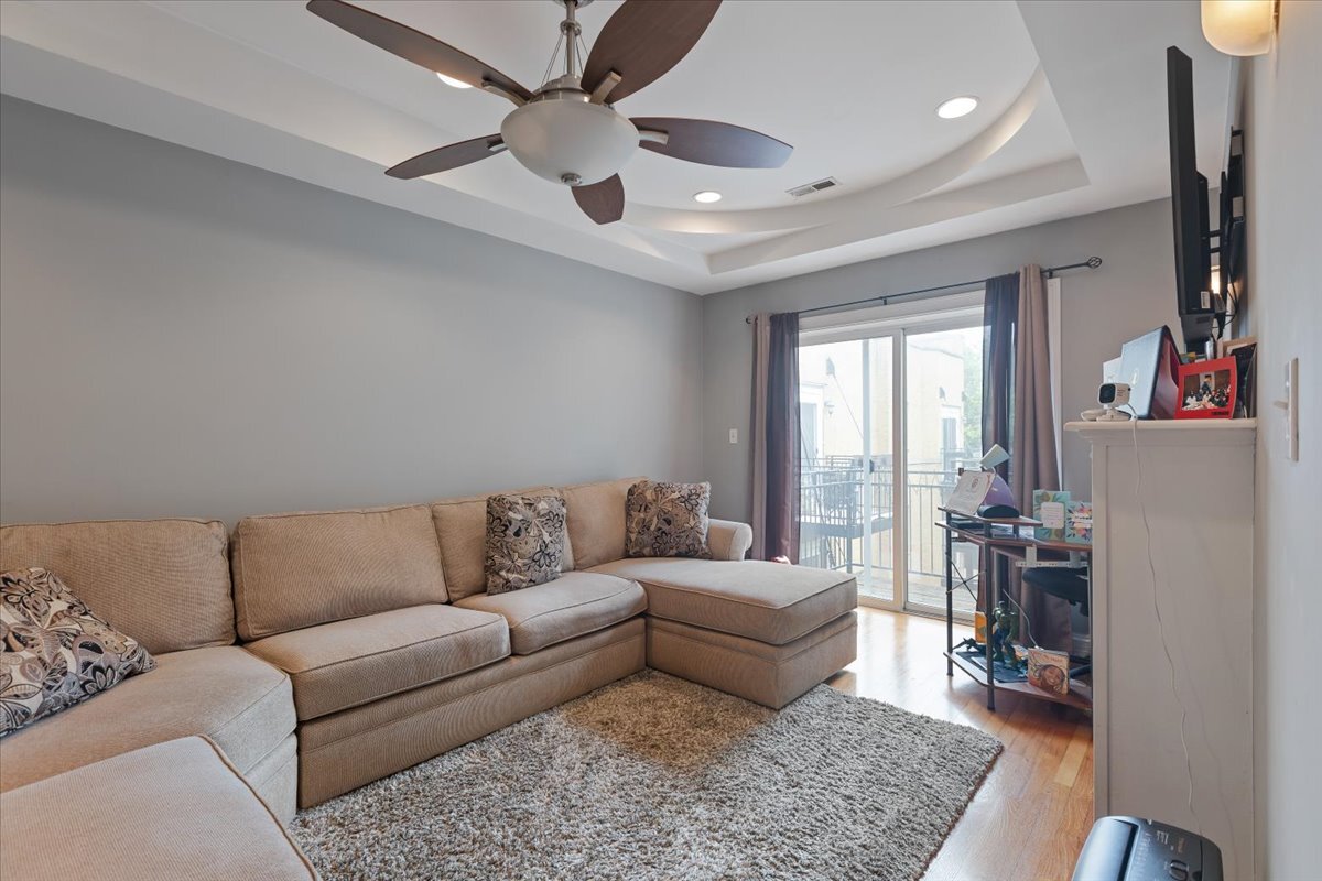 7050 N Damen Avenue Unit: 3S