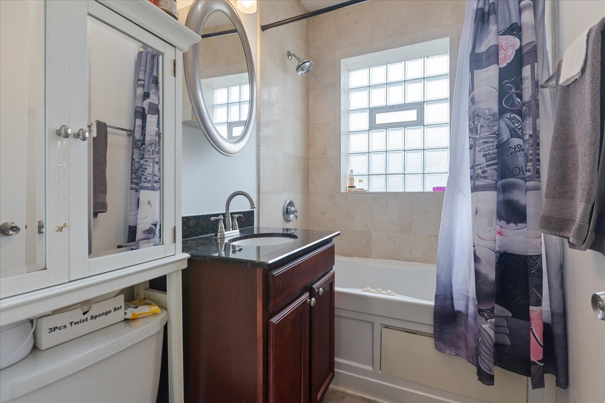 7050 N Damen Avenue Unit: 3S