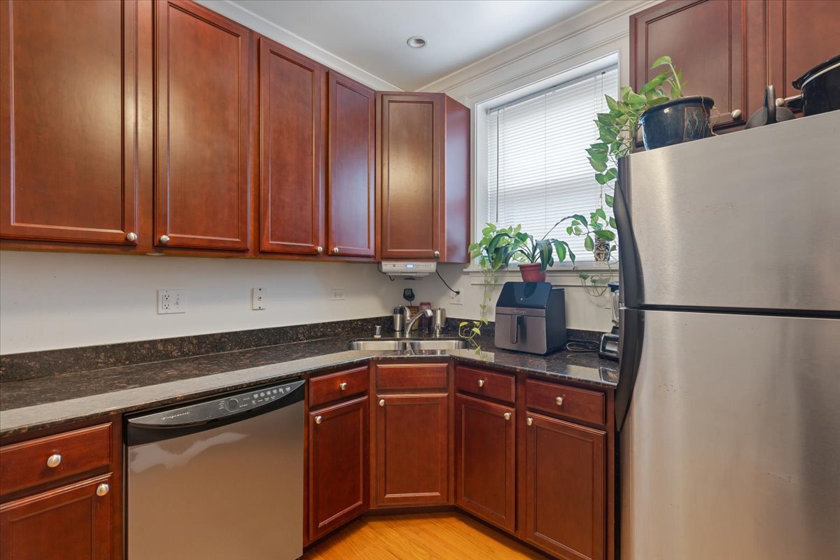 7050 N Damen Avenue Unit: 3S