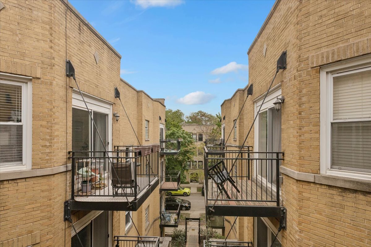 7050 N Damen Avenue Unit: 3S