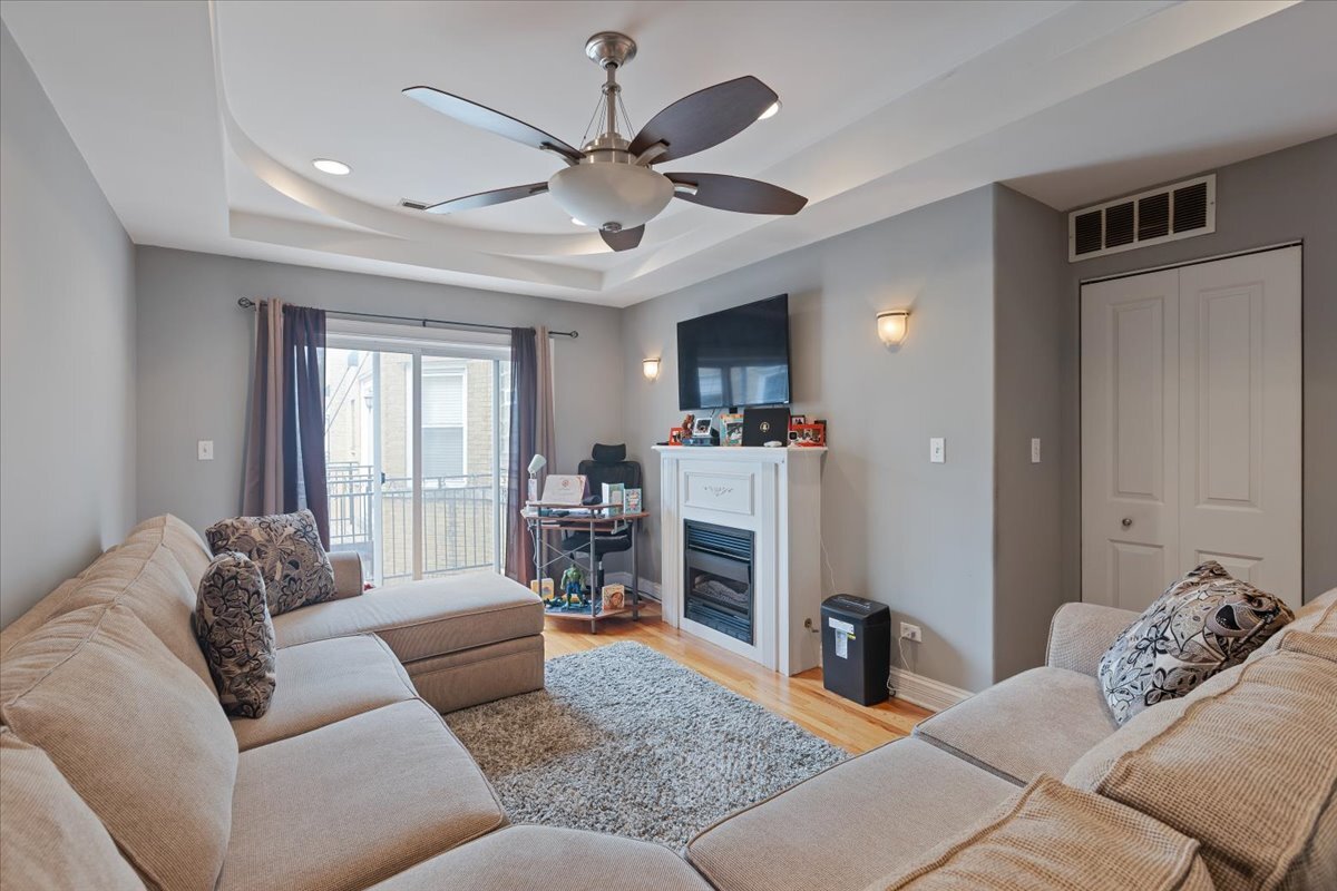 7050 N Damen Avenue Unit: 3S