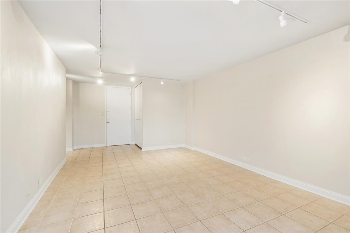 7033 N Kedzie Avenue Unit: 1410