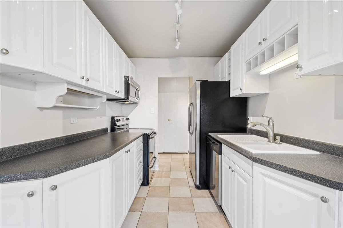 7033 N Kedzie Avenue Unit: 1410