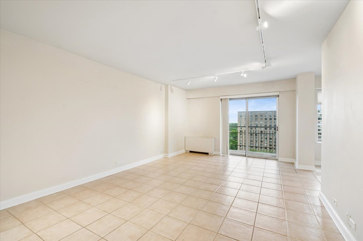 7033 N Kedzie Avenue Unit: 1410