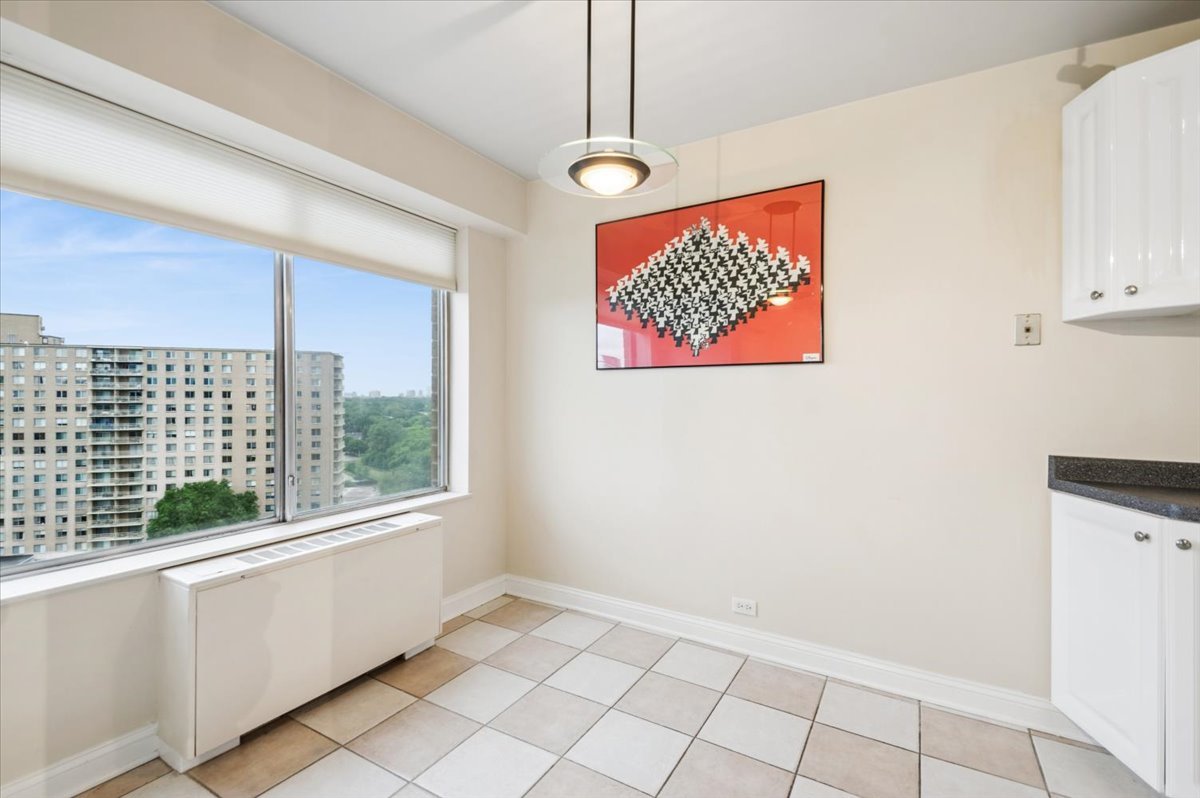 7033 N Kedzie Avenue Unit: 1410