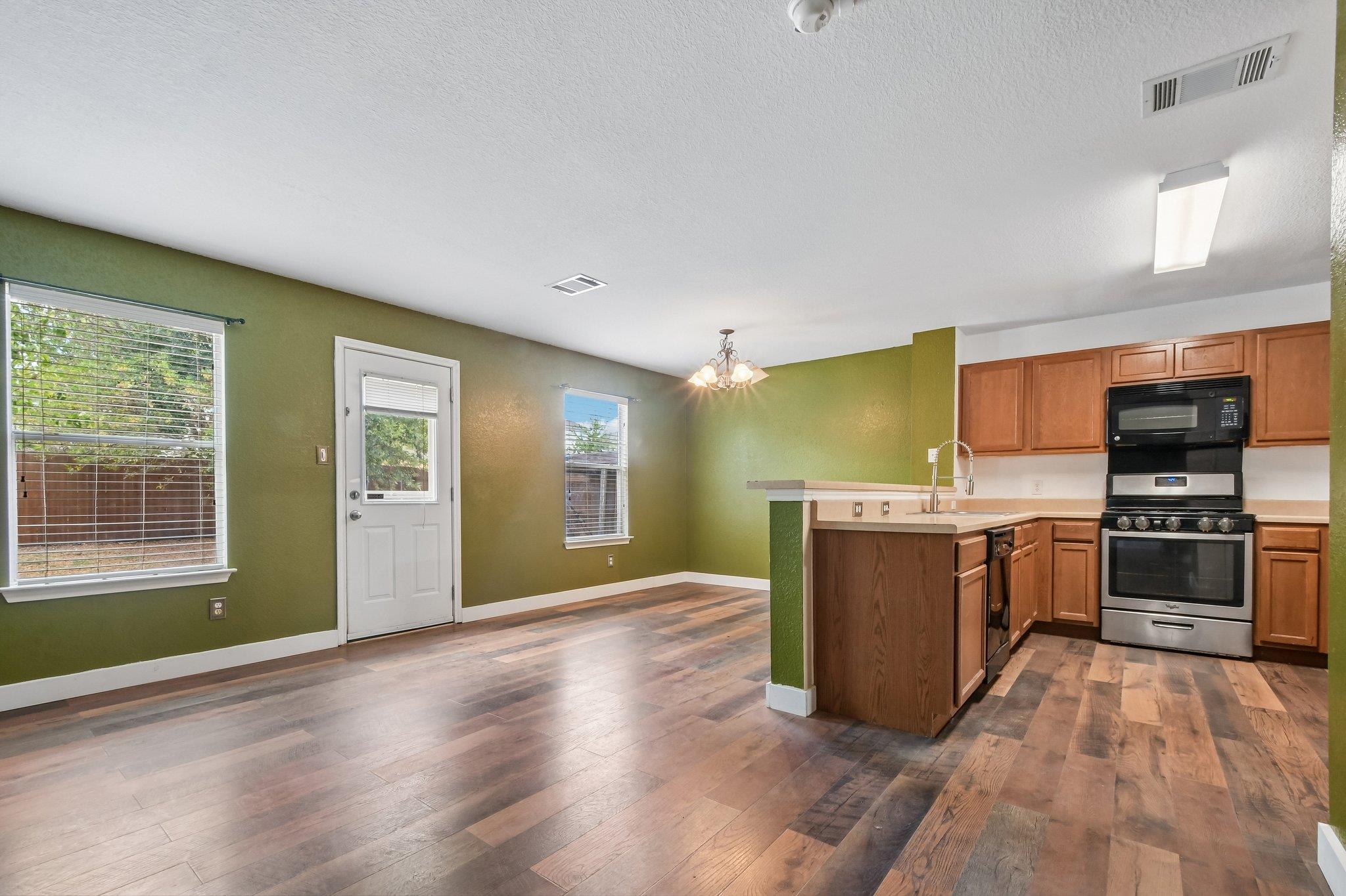 263 Quarter Ave