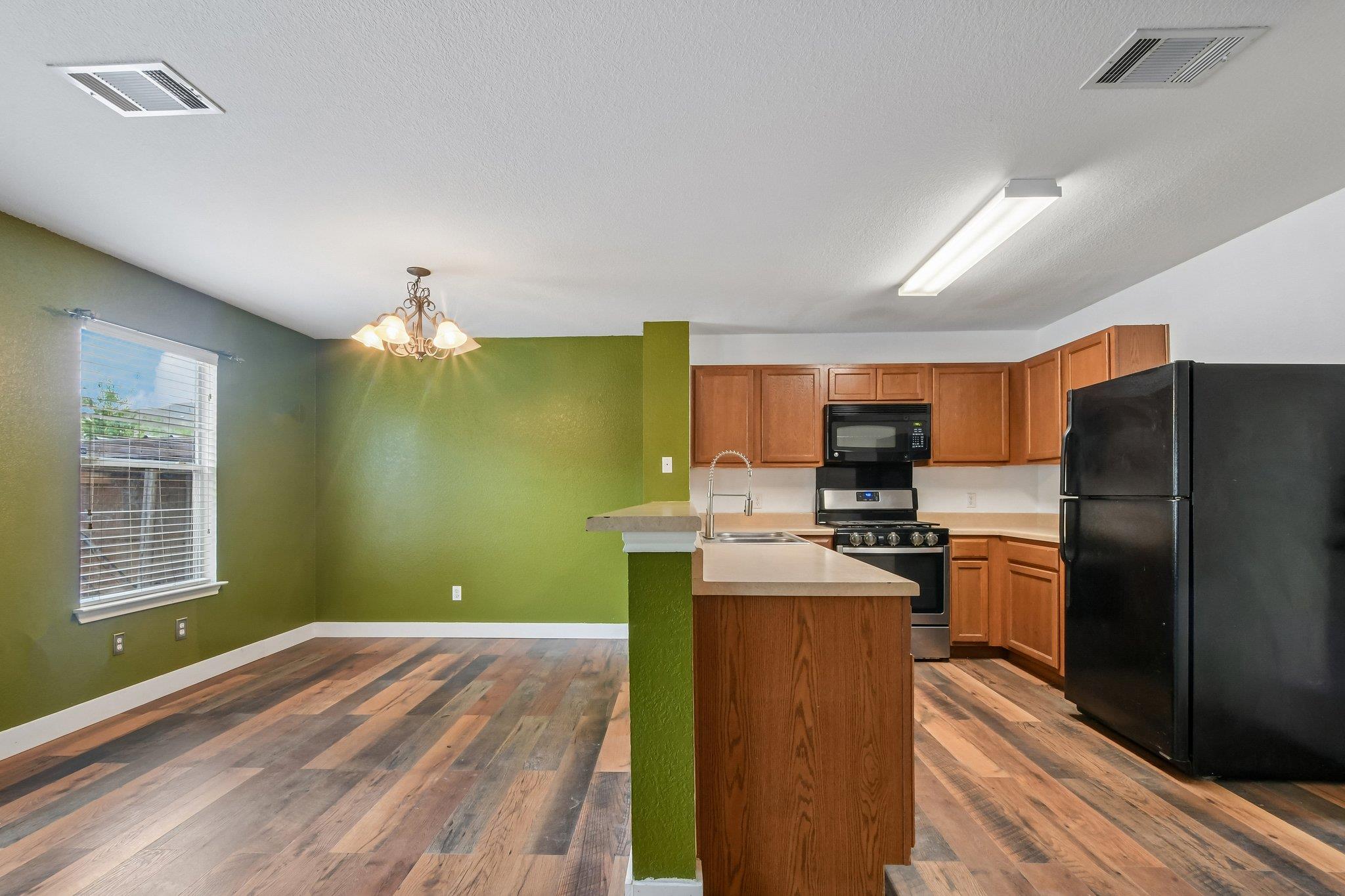 263 Quarter Ave