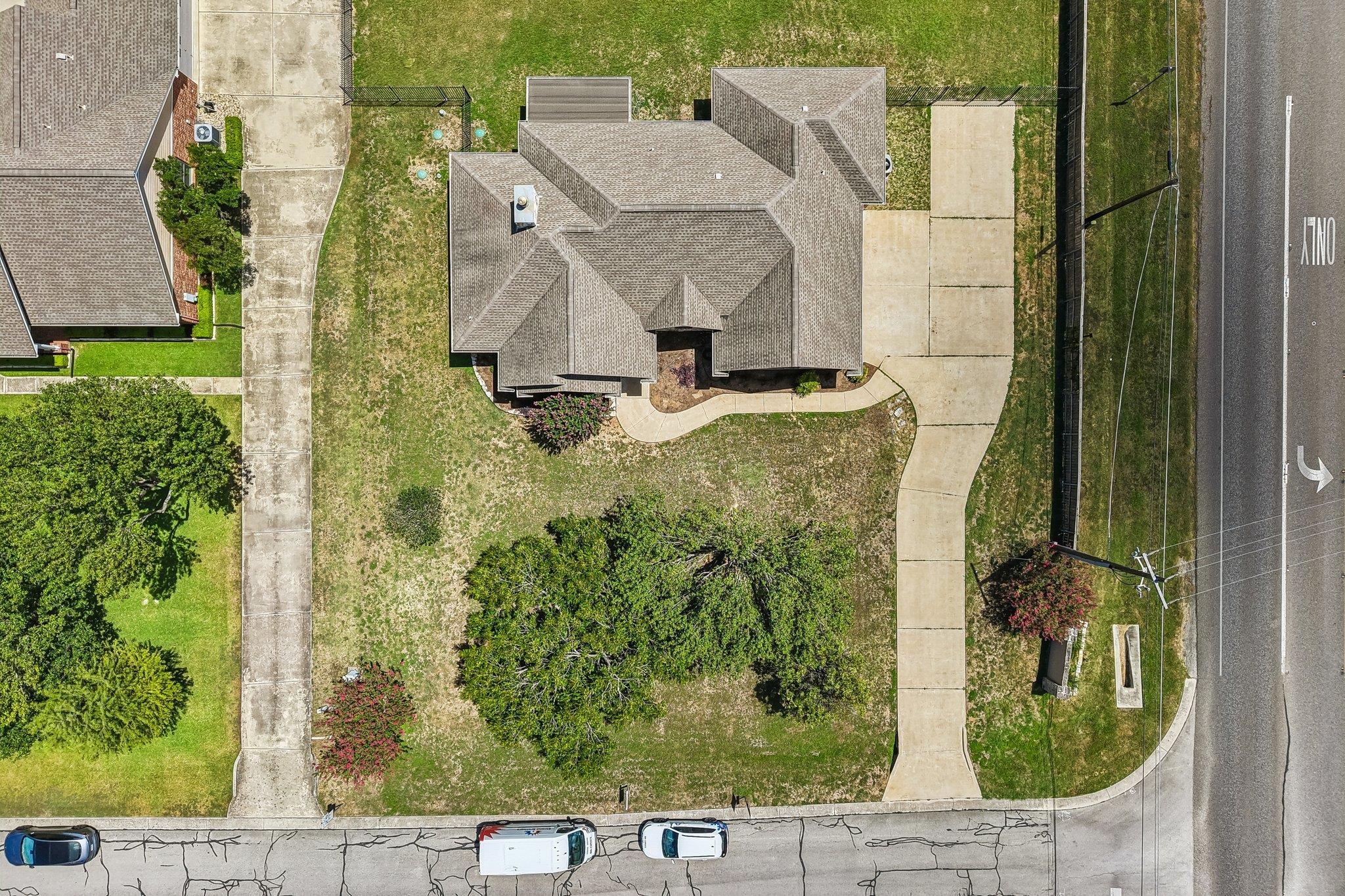 100 Grove LN