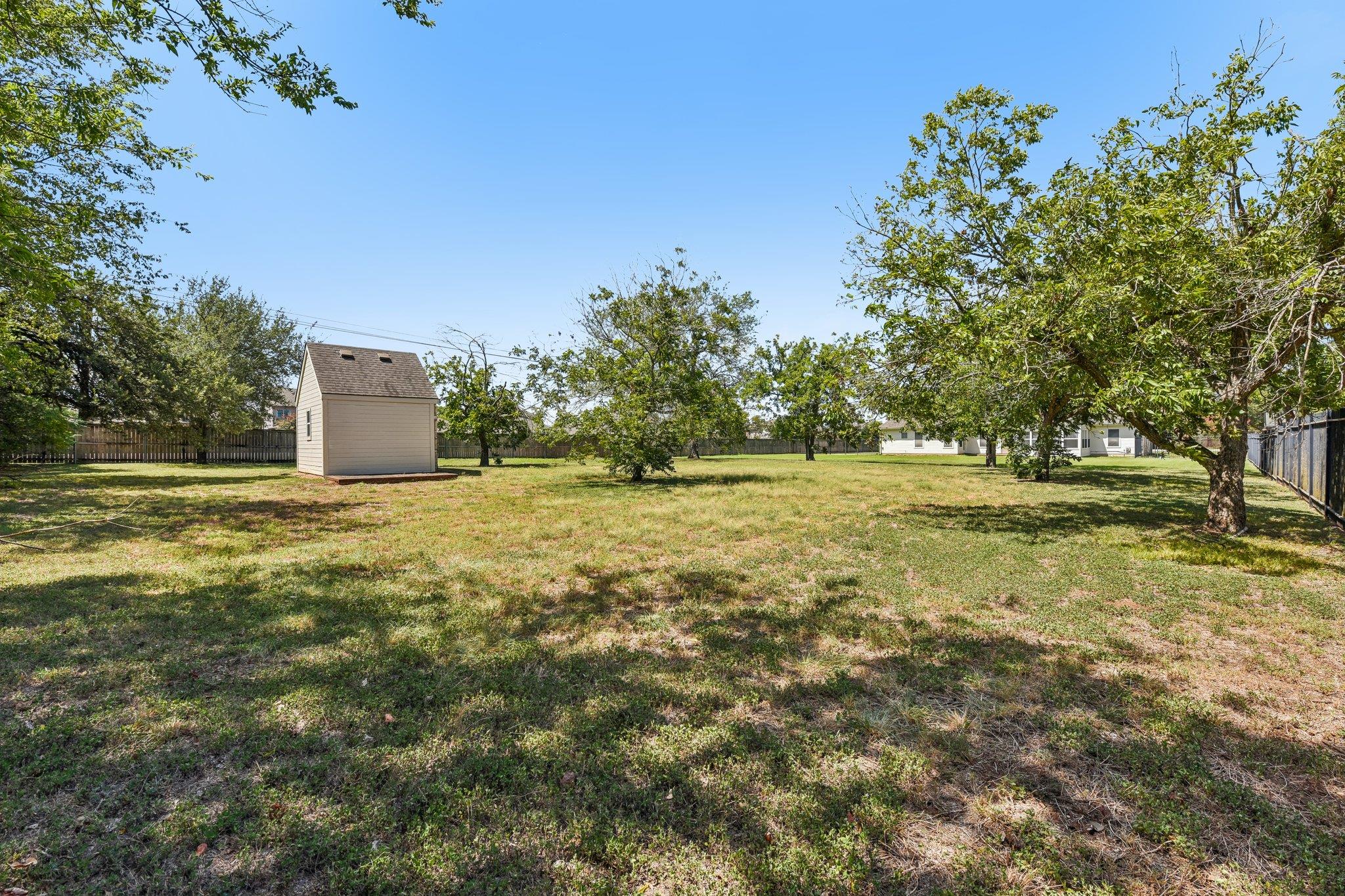 100 Grove LN
