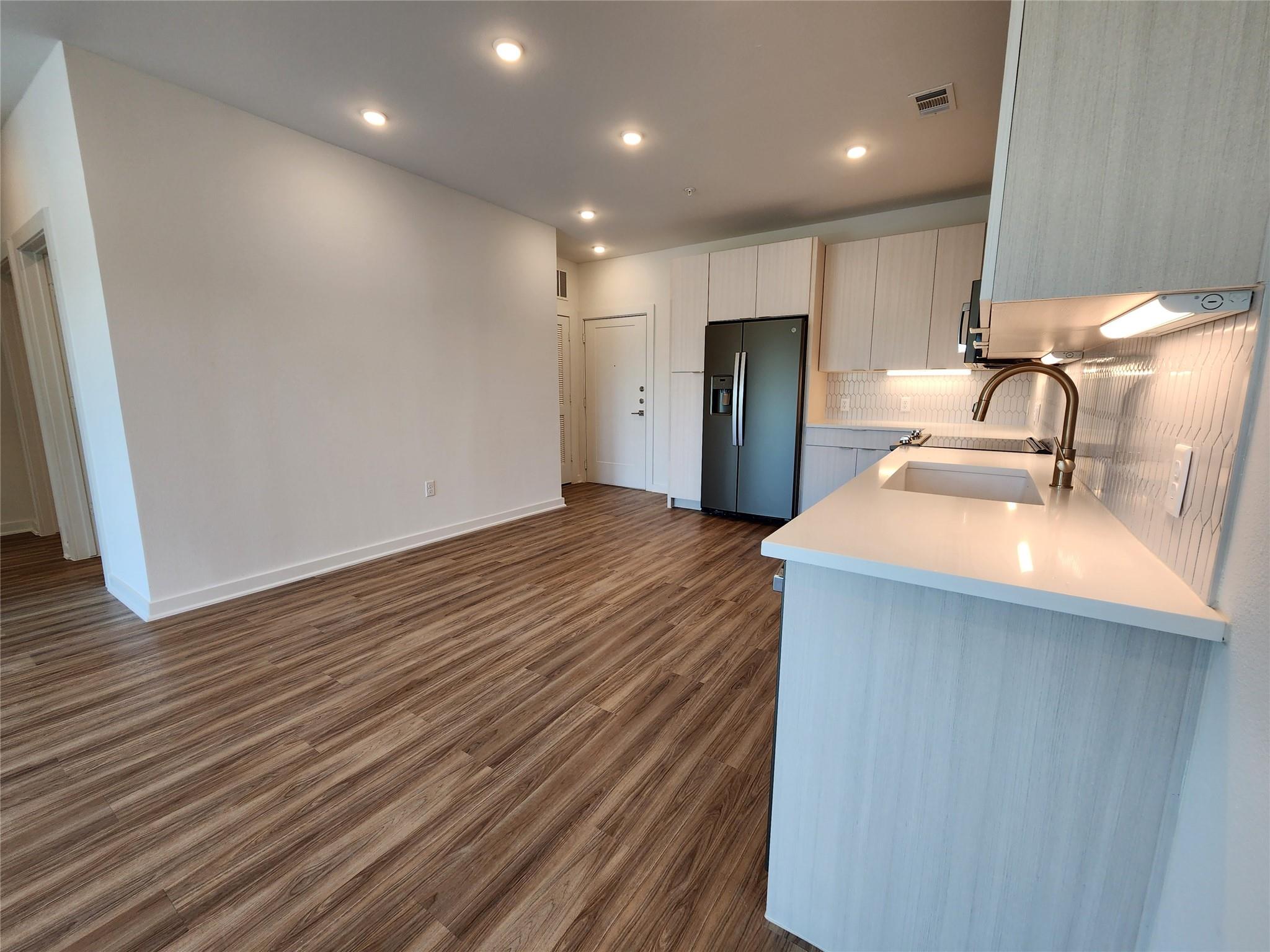 4802 S Congress Ave # 208