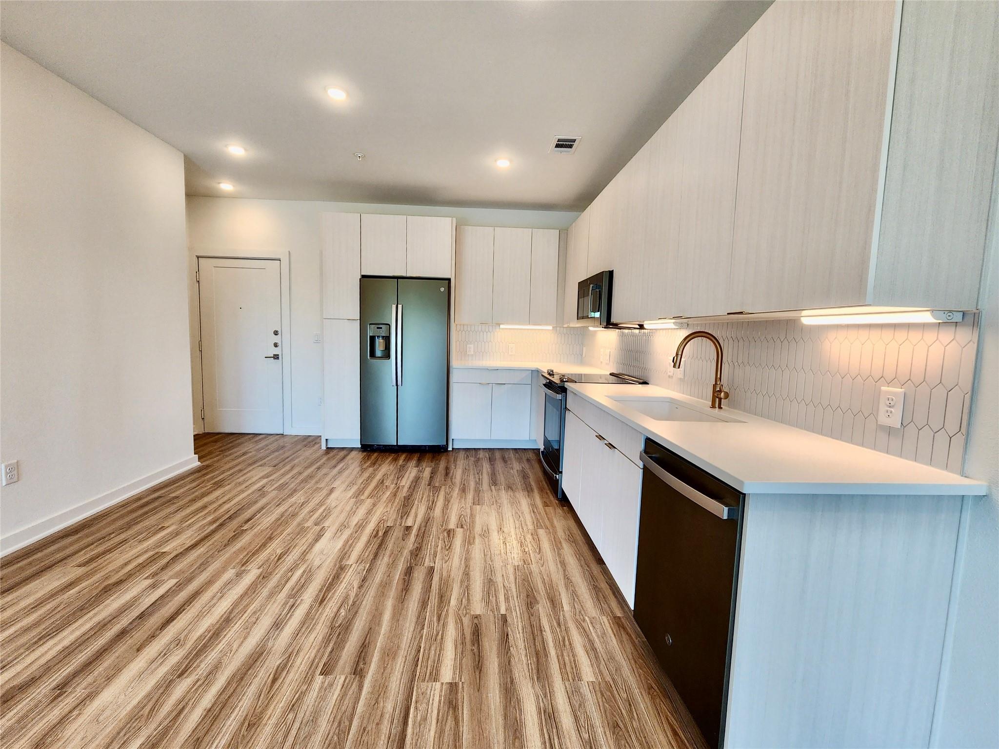 4802 S Congress Ave # 208