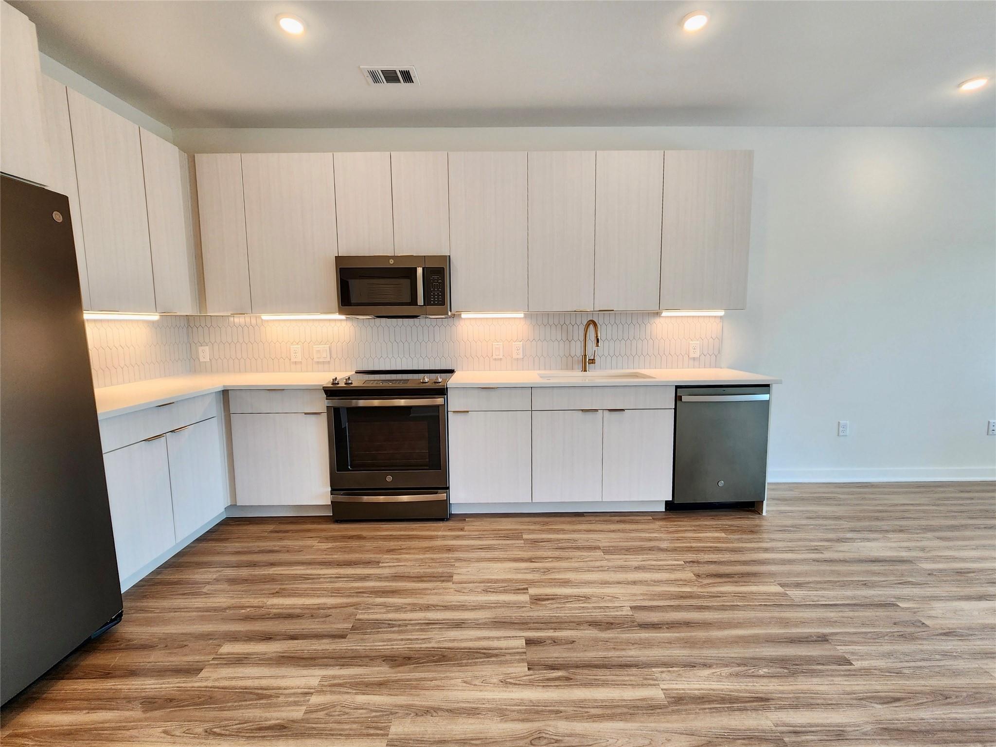 4802 S Congress Ave # 208