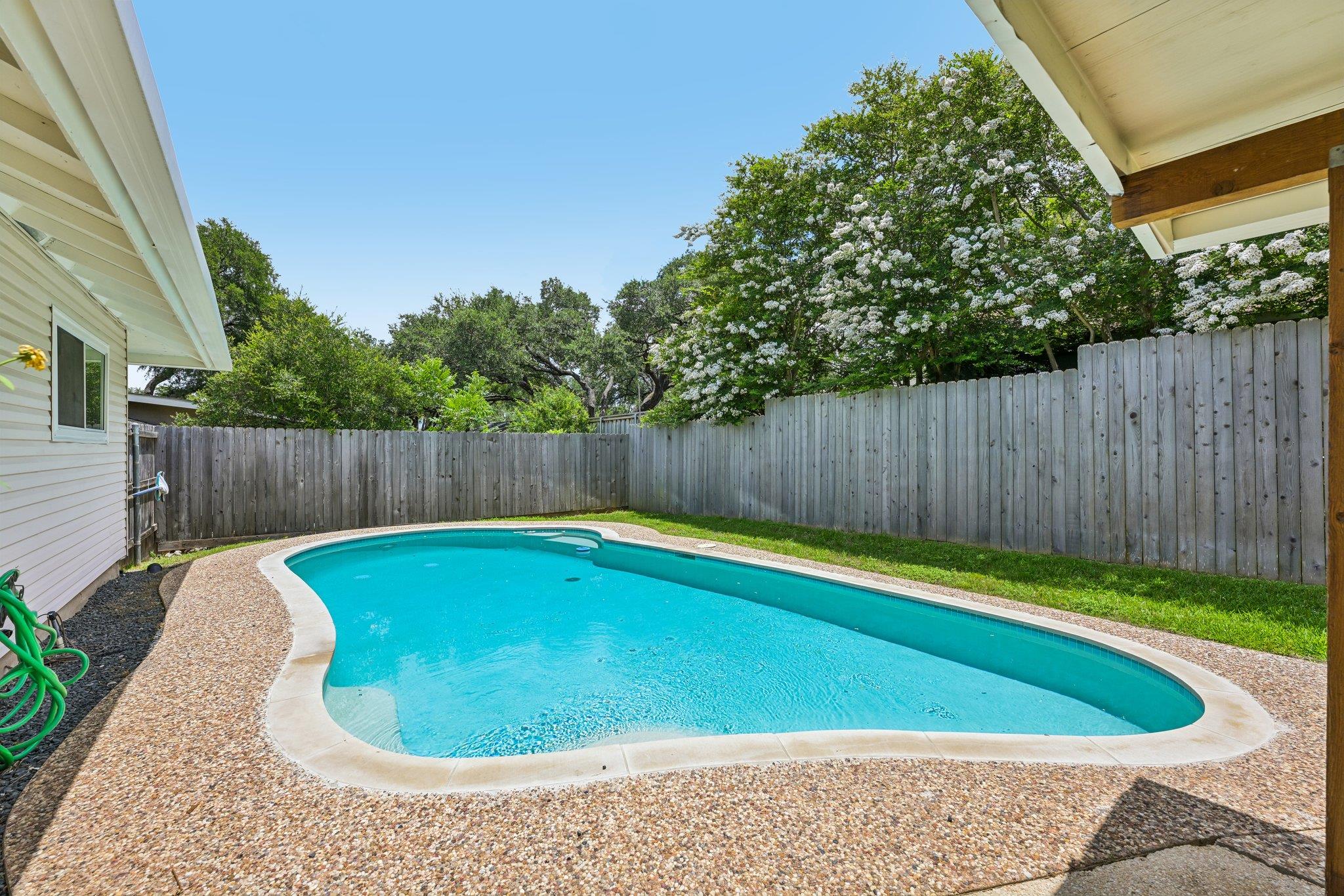 2717 Charlesworth DR