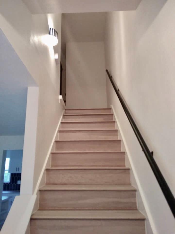 824 Banister LN