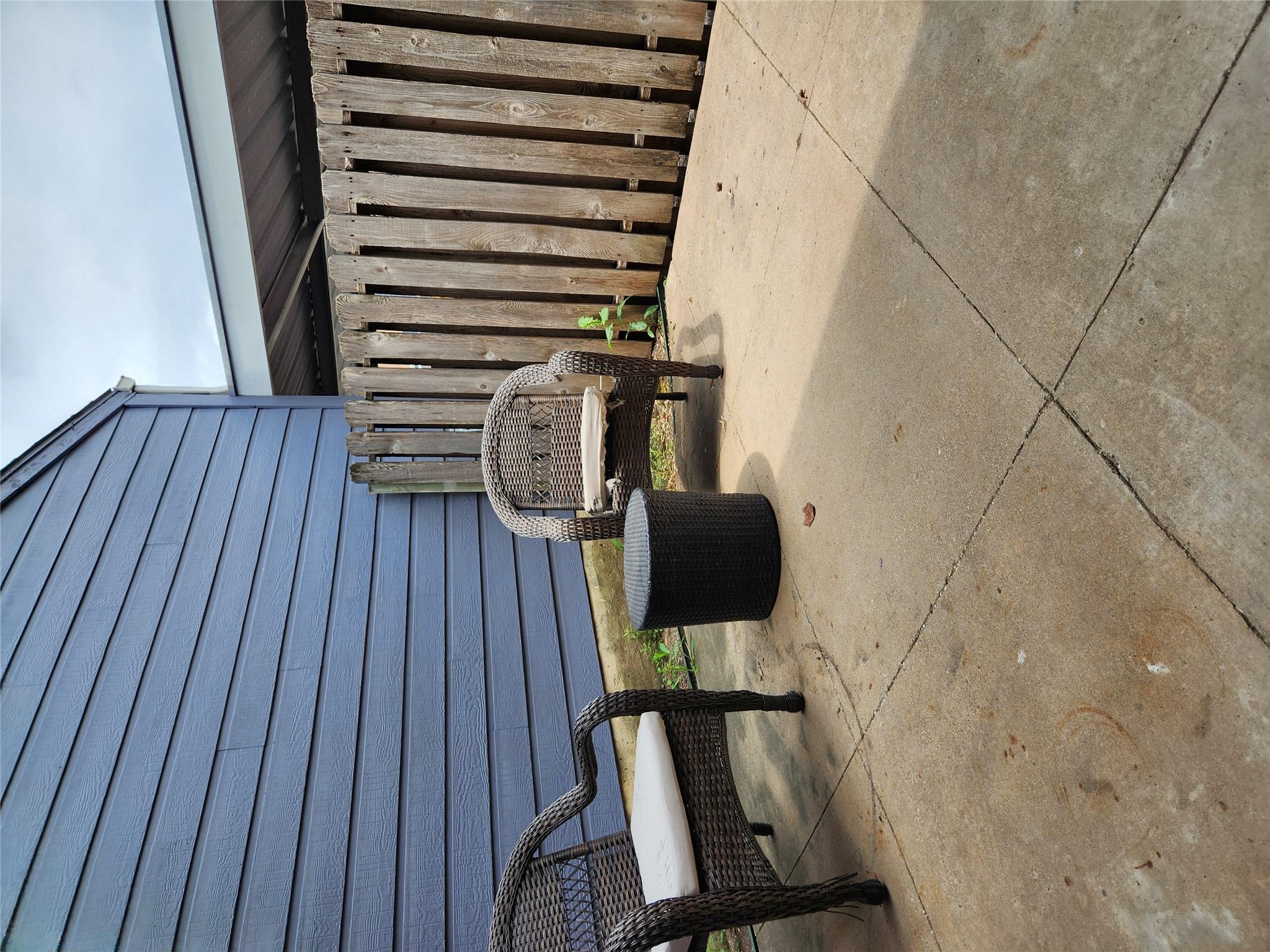 824 Banister LN