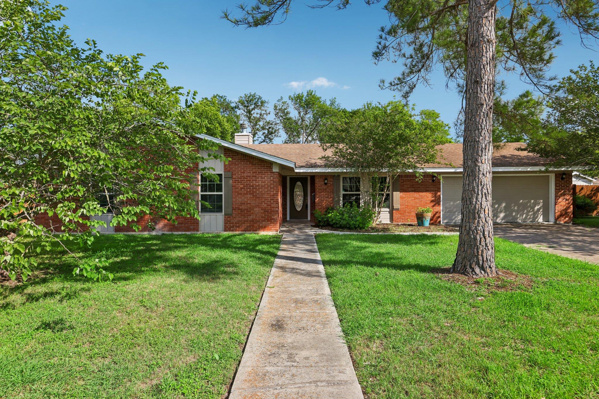 810 Vogel DR