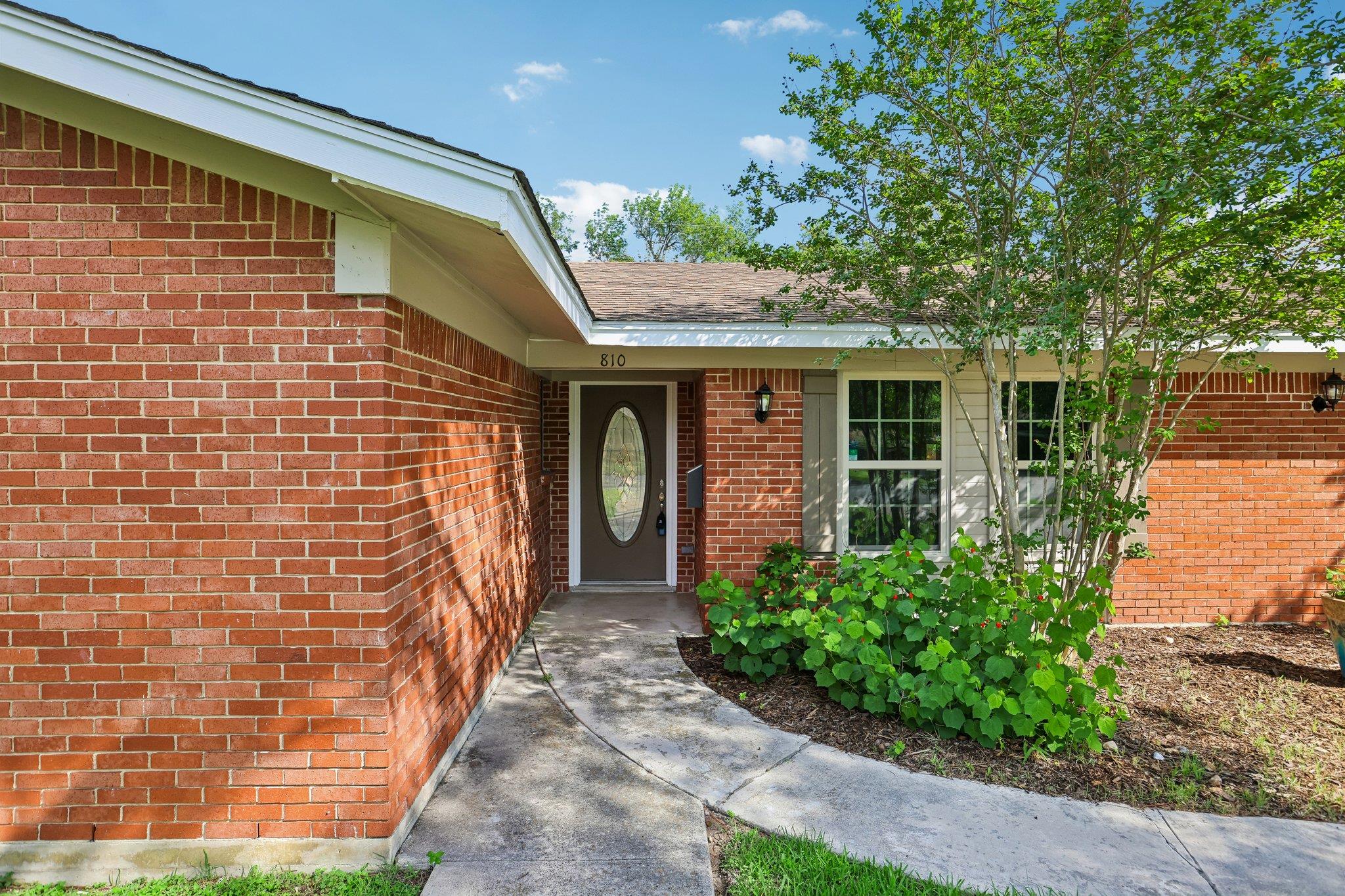 810 Vogel DR