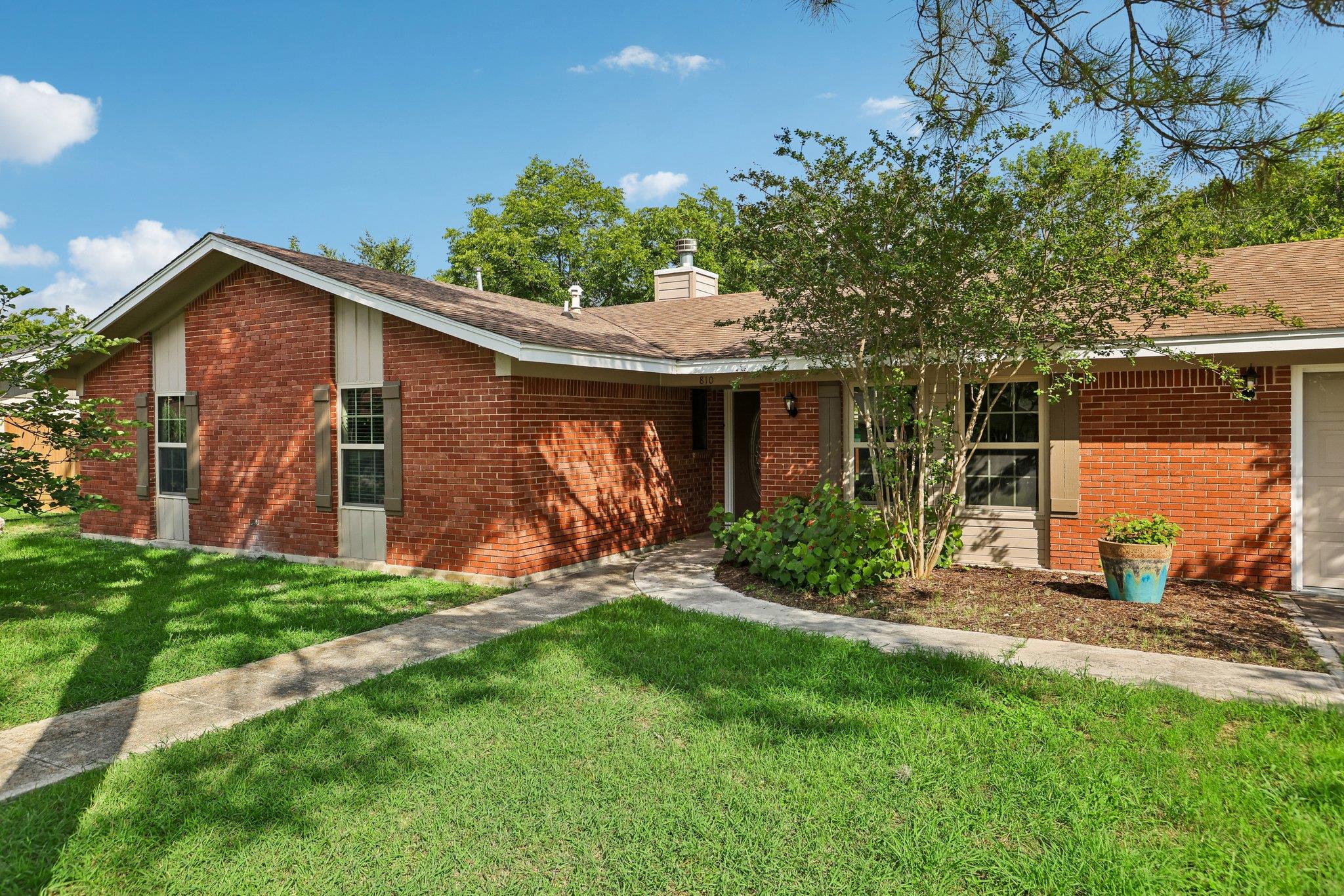 810 Vogel DR