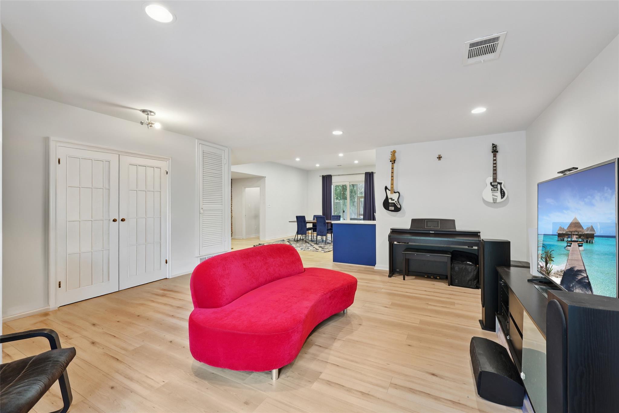 3205 Skylark DR