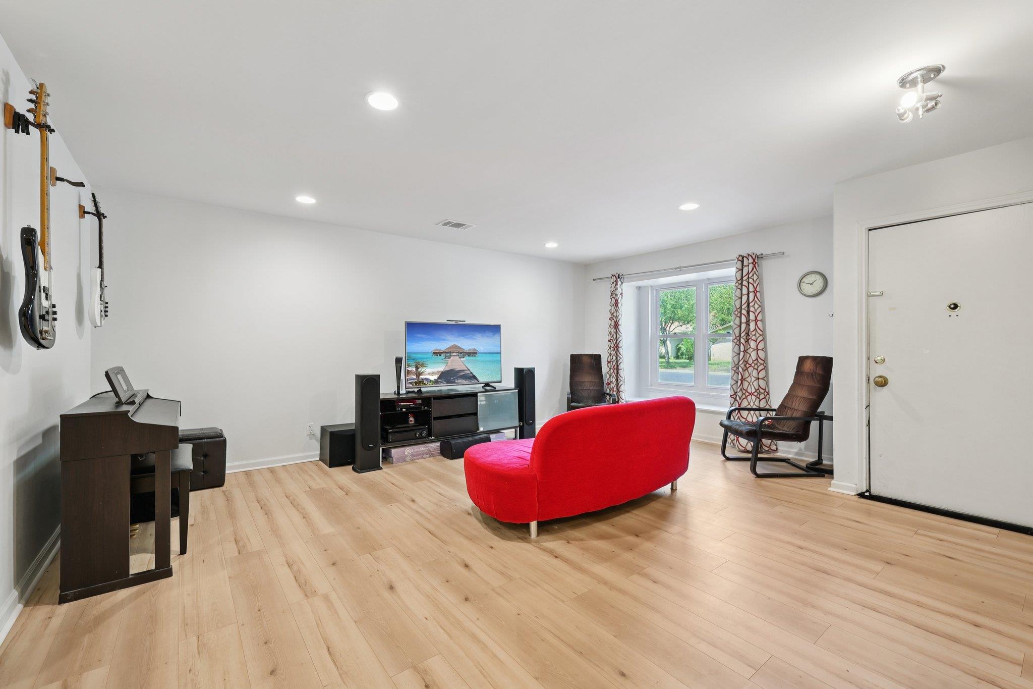 3205 Skylark DR