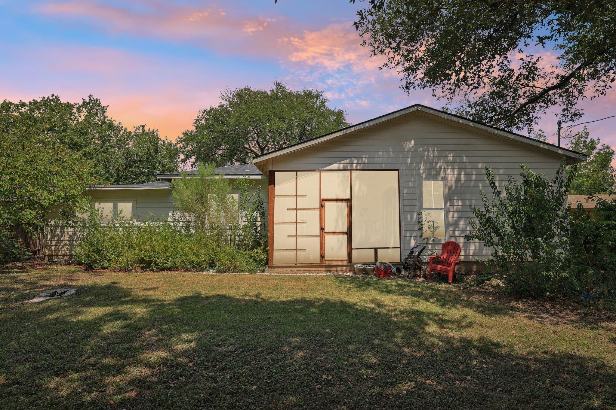 3205 Skylark DR