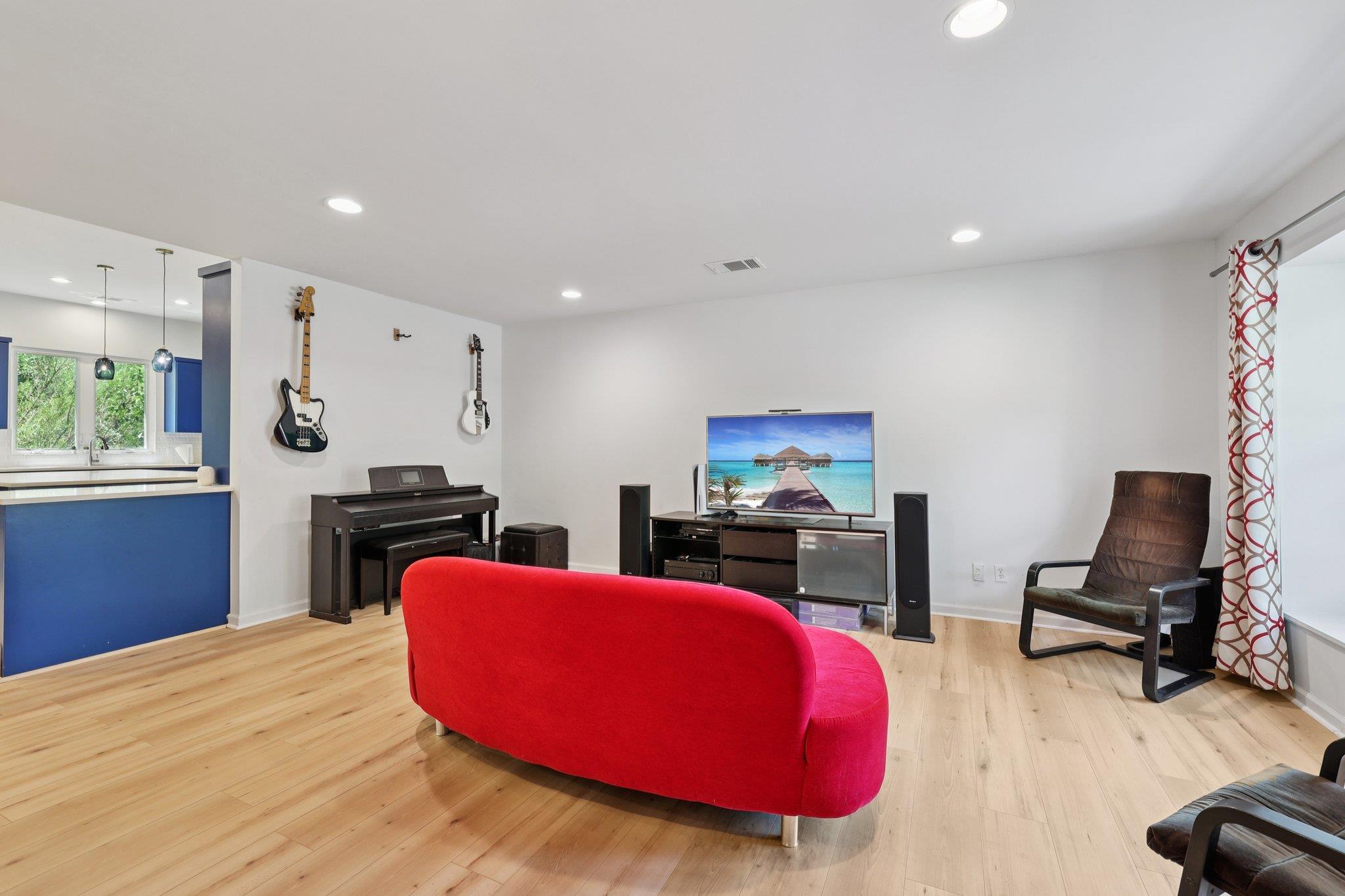 3205 Skylark DR
