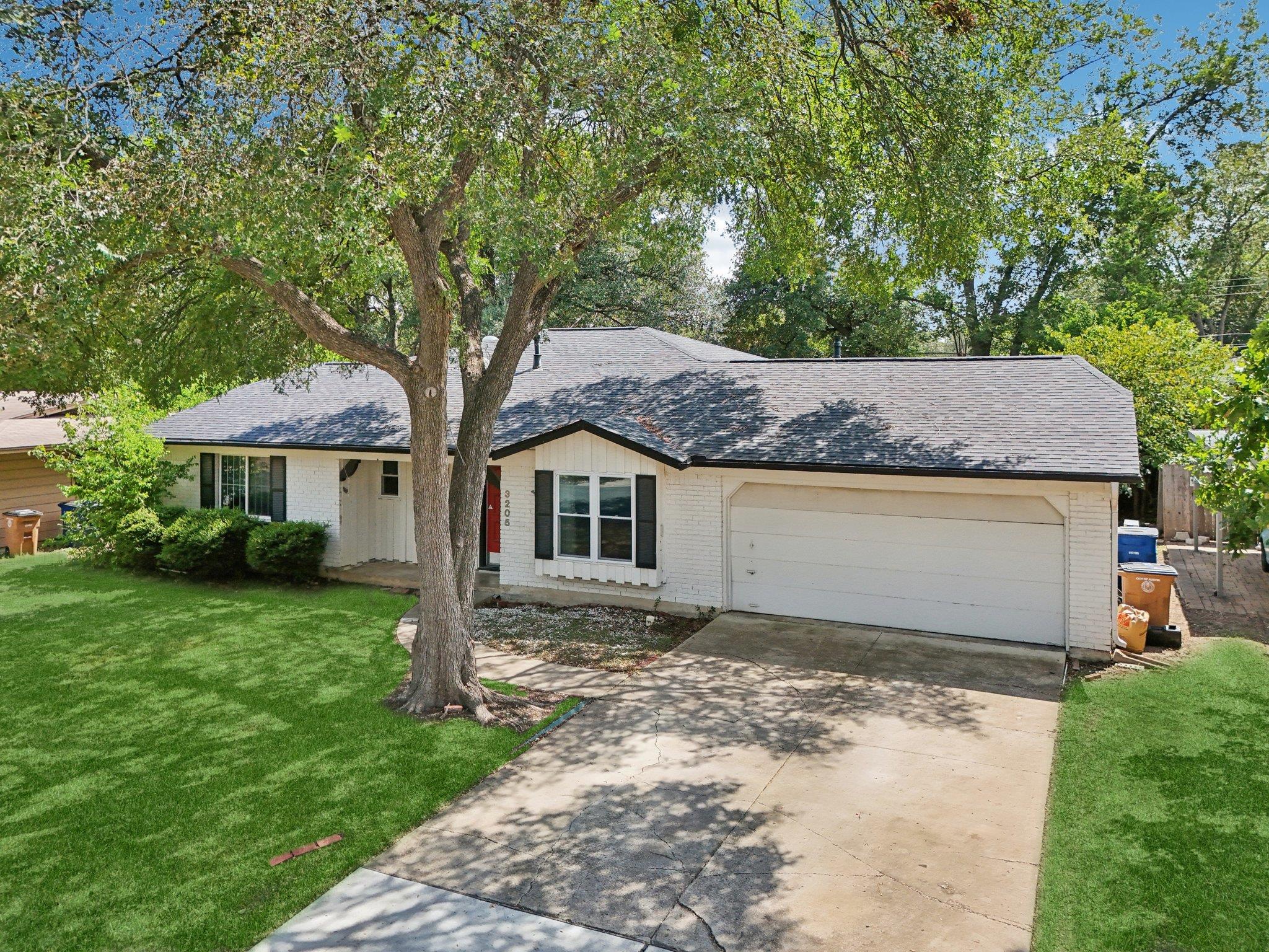 3205 Skylark DR