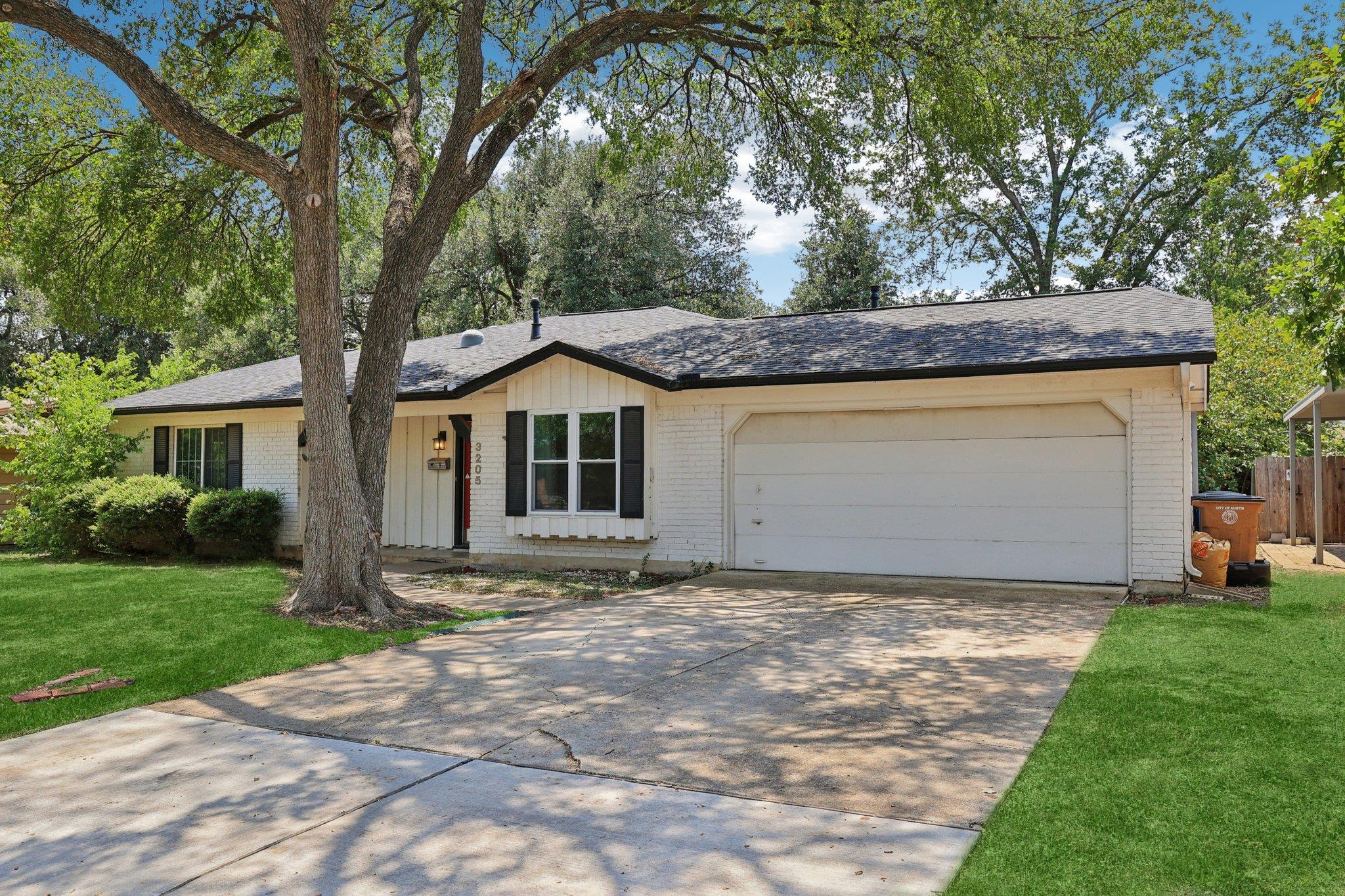 3205 Skylark DR