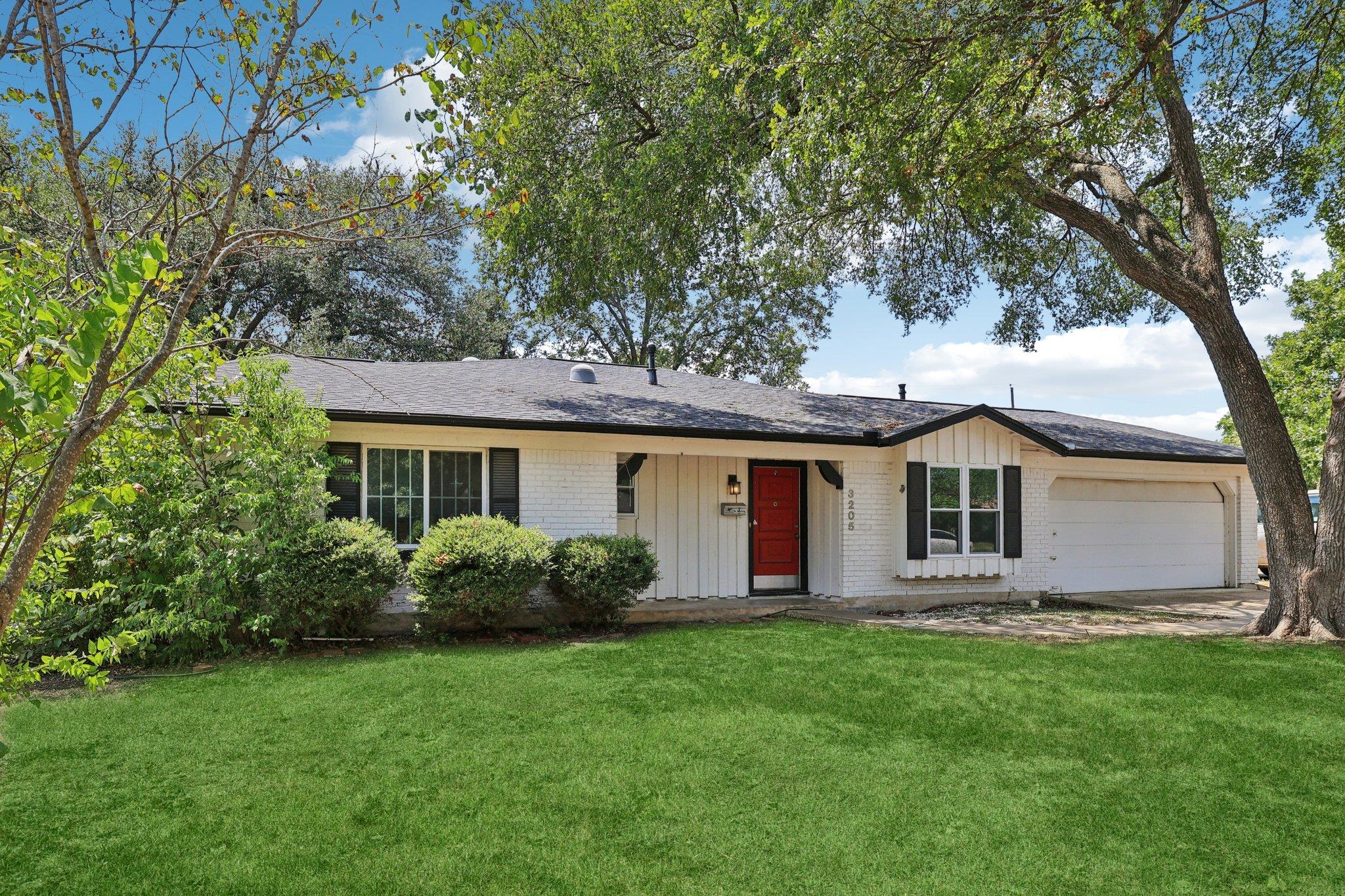 3205 Skylark DR