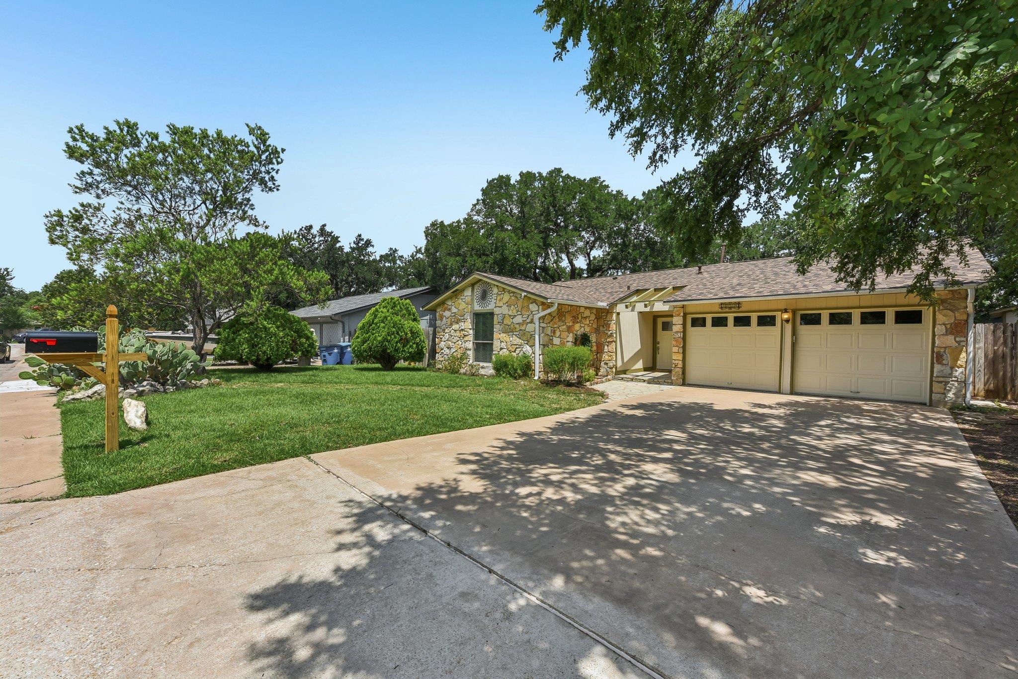 1204 Glen CV