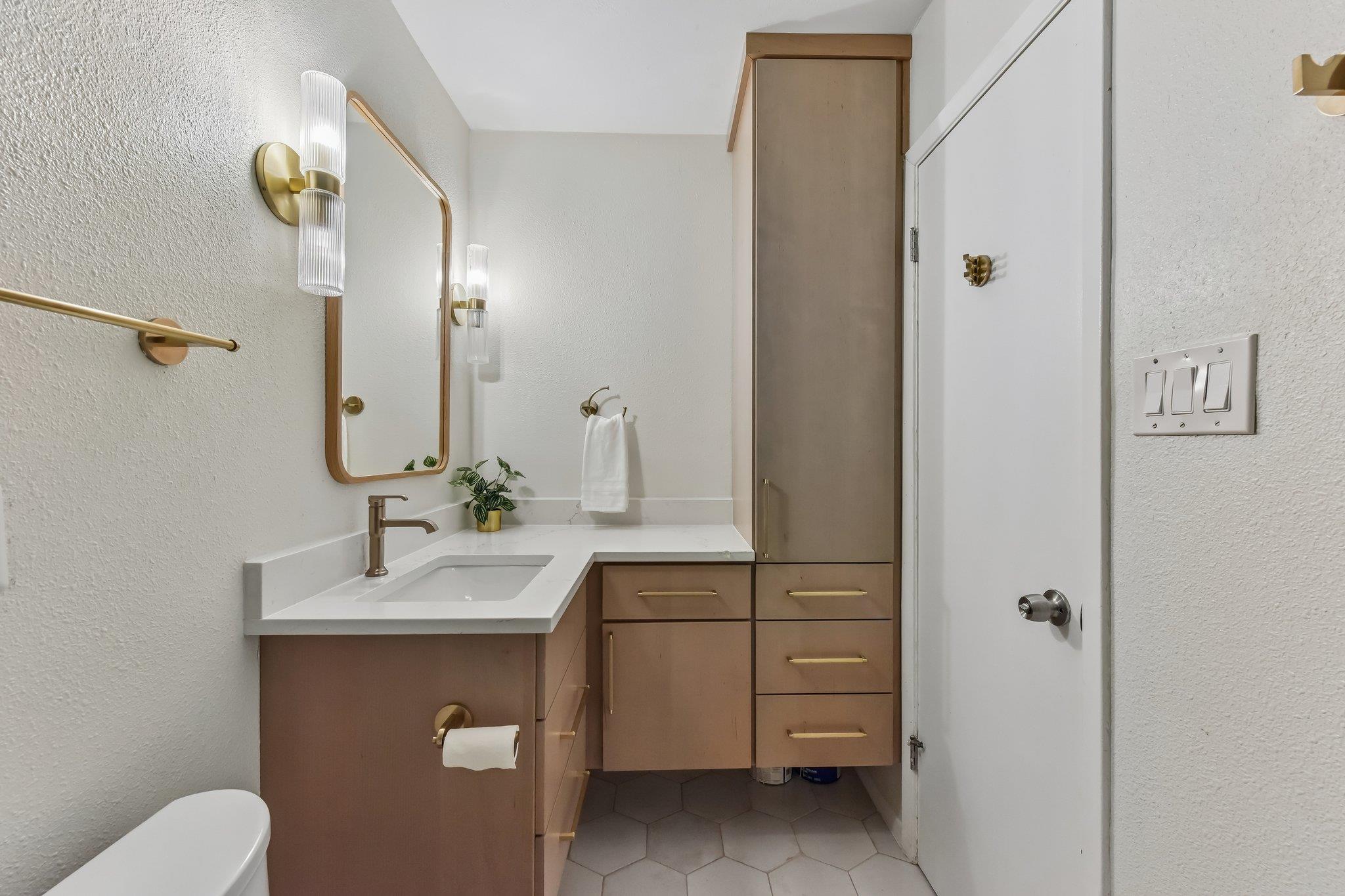 1204 Glen CV