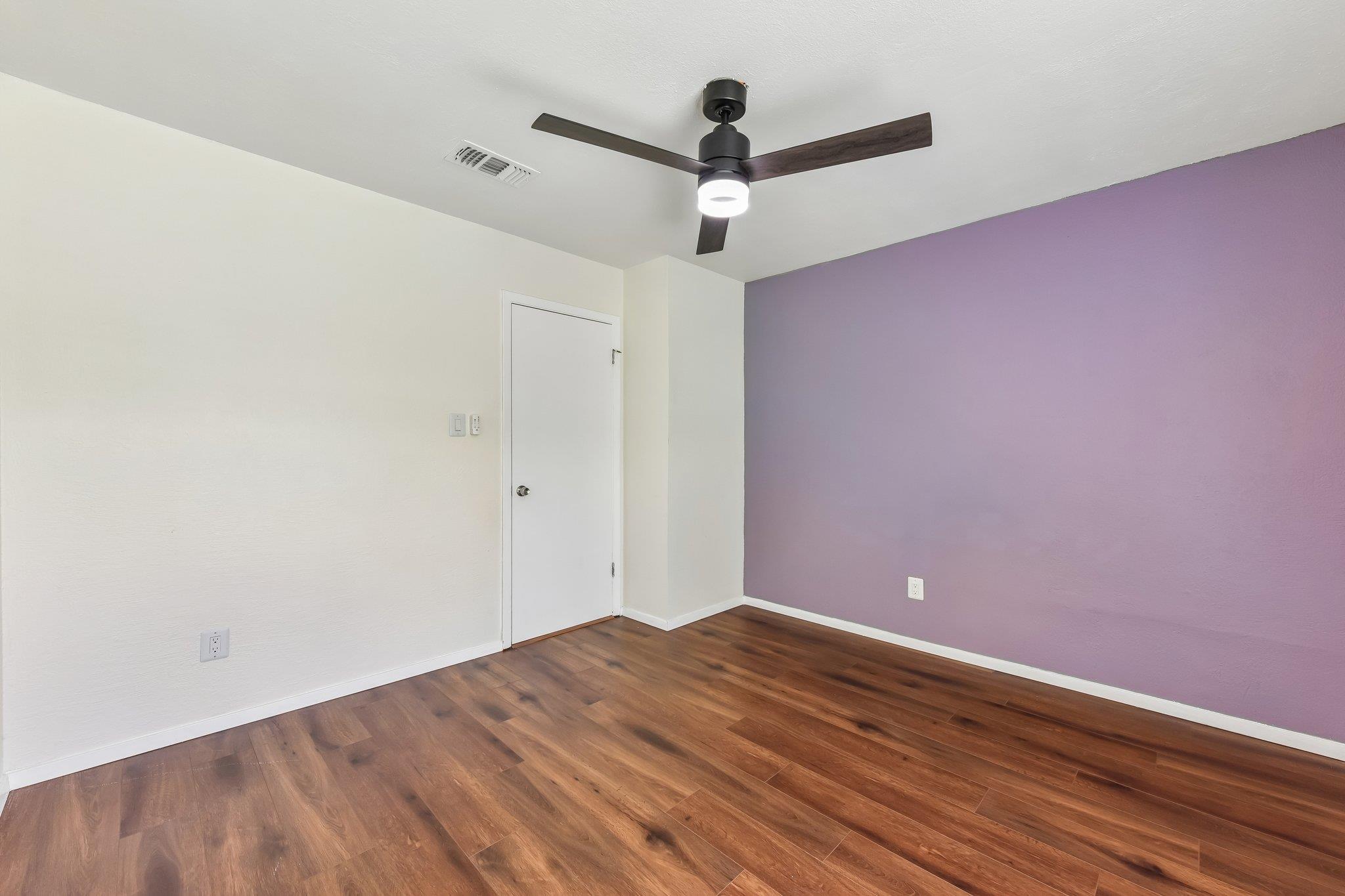 1204 Glen CV