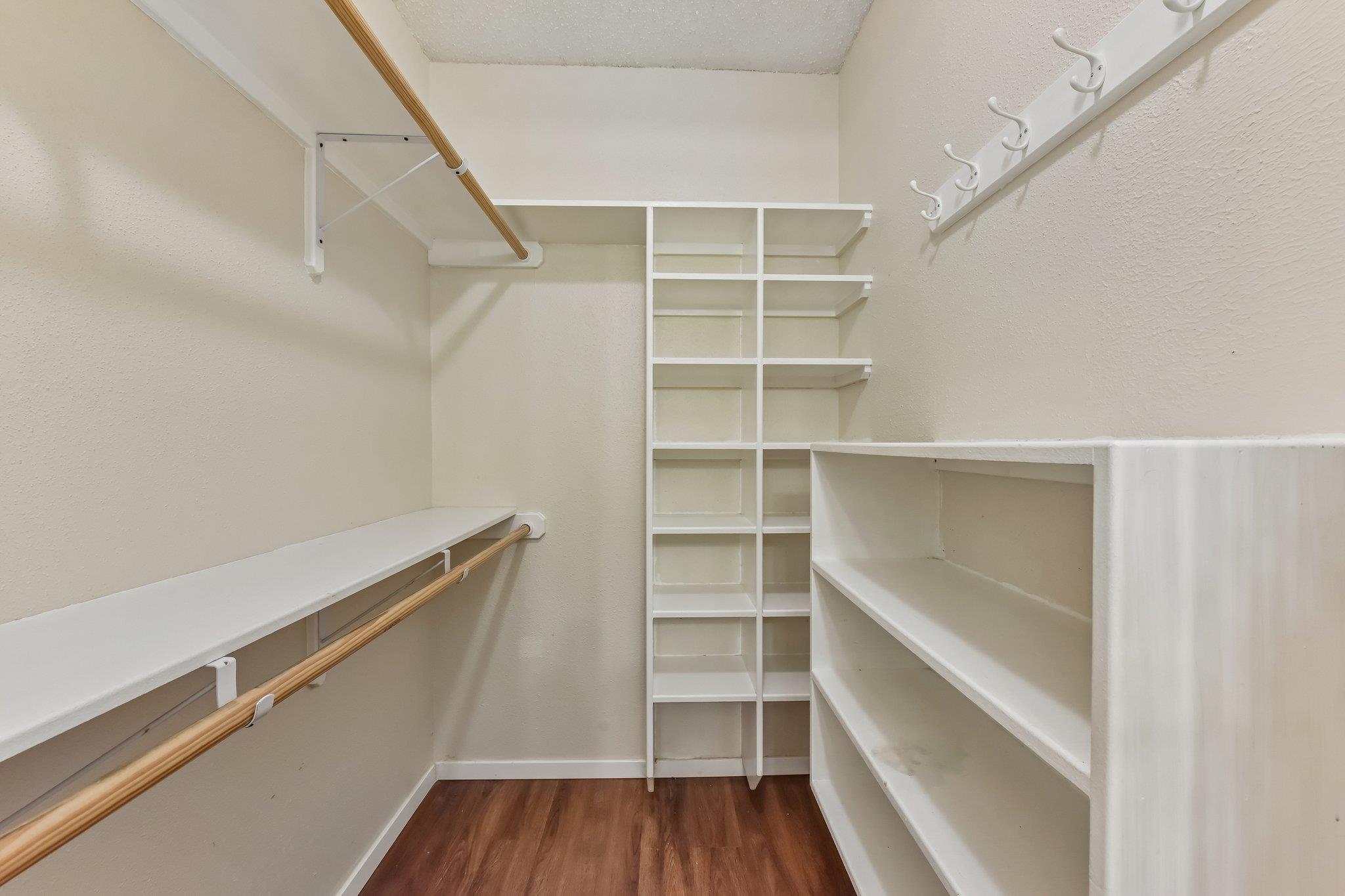 1204 Glen CV